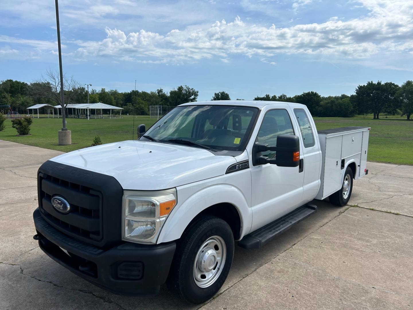 2012 White /Gray Ford F-250 SD SUPER DUTY (1FT7X2A66CE) with an 6.2L V8 OHV 16V engine, AUTOMATIC transmission, located at 17760 Hwy 62, Morris, OK, 74445, (918) 733-4887, 35.609104, -95.877060 - Photo#0
