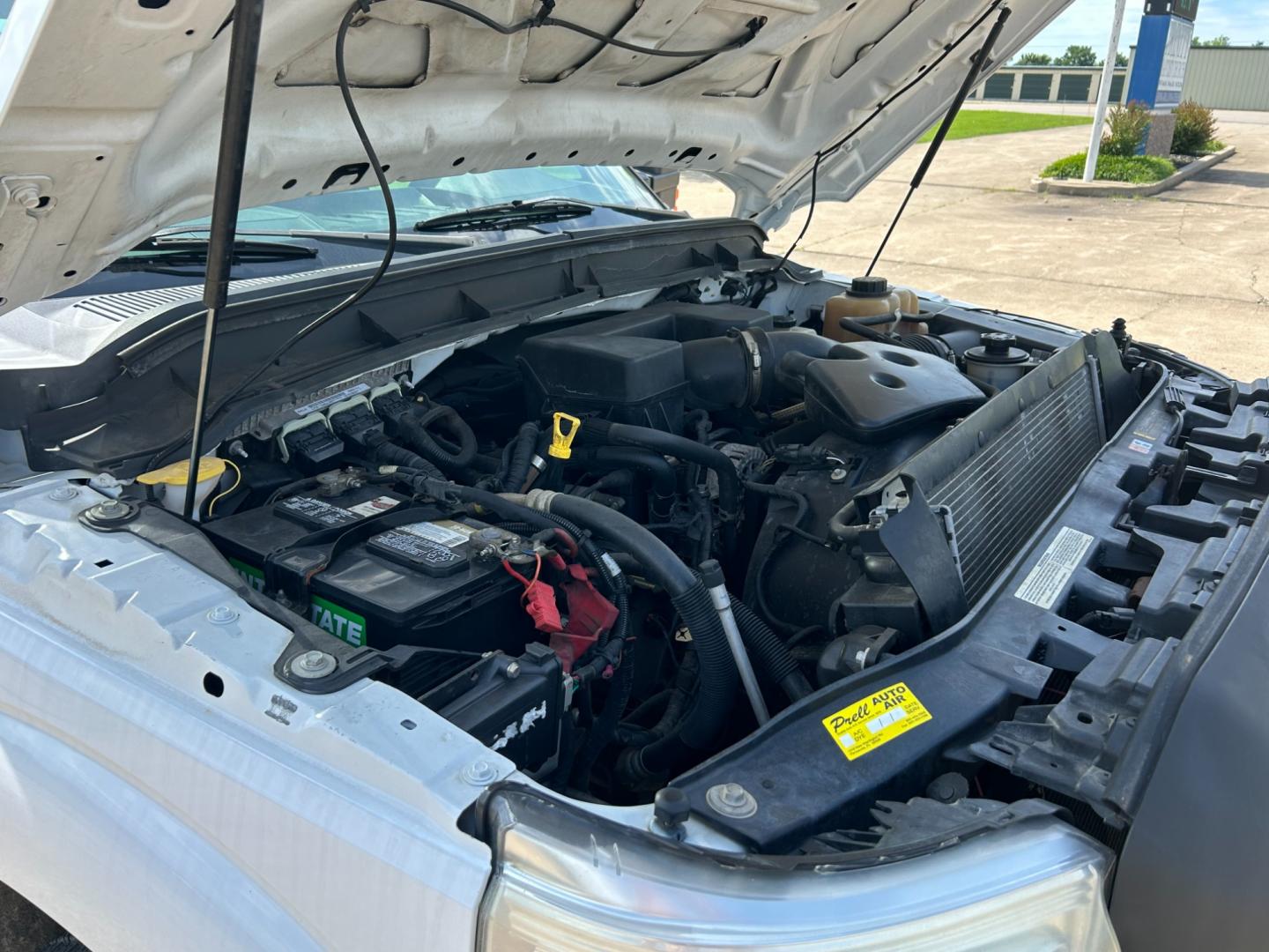 2012 White /Gray Ford F-250 SD SUPER DUTY (1FT7X2A66CE) with an 6.2L V8 OHV 16V engine, AUTOMATIC transmission, located at 17760 Hwy 62, Morris, OK, 74445, (918) 733-4887, 35.609104, -95.877060 - Photo#19