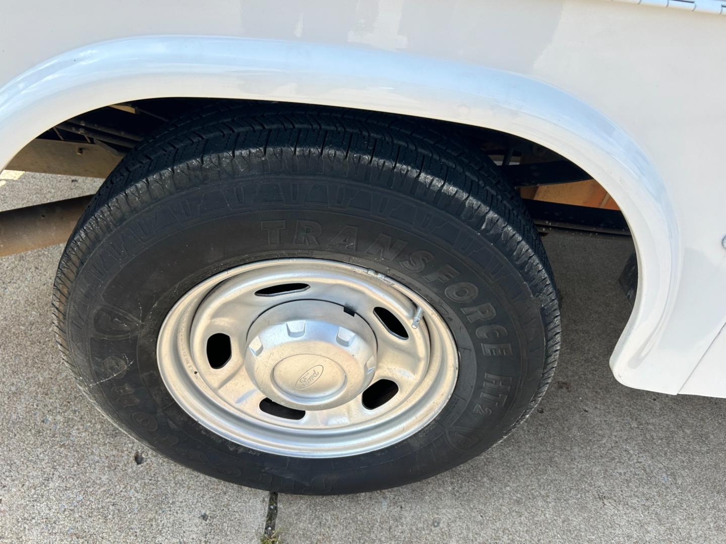 2012 White /Gray Ford F-250 SD SUPER DUTY (1FT7X2A66CE) with an 6.2L V8 OHV 16V engine, AUTOMATIC transmission, located at 17760 Hwy 62, Morris, OK, 74445, (918) 733-4887, 35.609104, -95.877060 - Photo#25