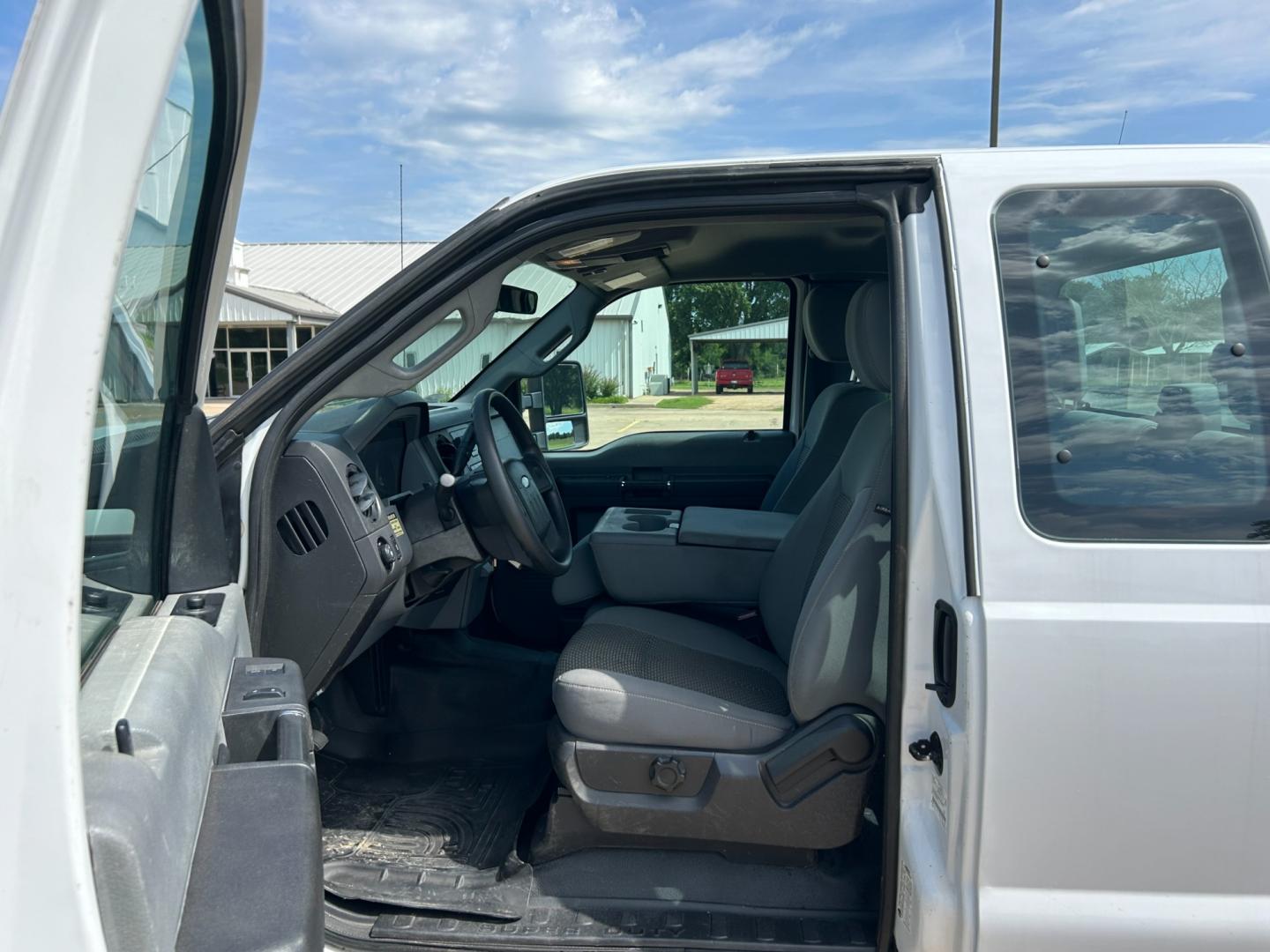 2012 White /Gray Ford F-250 SD SUPER DUTY (1FT7X2A66CE) with an 6.2L V8 OHV 16V engine, AUTOMATIC transmission, located at 17760 Hwy 62, Morris, OK, 74445, (918) 733-4887, 35.609104, -95.877060 - Photo#8