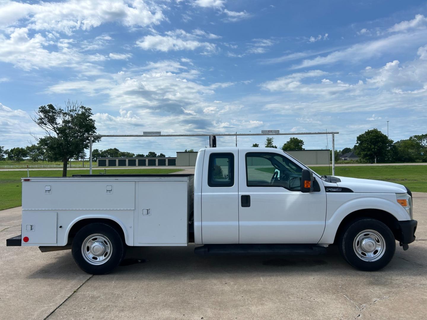 2012 White /Gray Ford F-250 SD SUPER DUTY (1FT7X2A66CE) with an 6.2L V8 OHV 16V engine, AUTOMATIC transmission, located at 17760 Hwy 62, Morris, OK, 74445, (918) 733-4887, 35.609104, -95.877060 - Photo#3