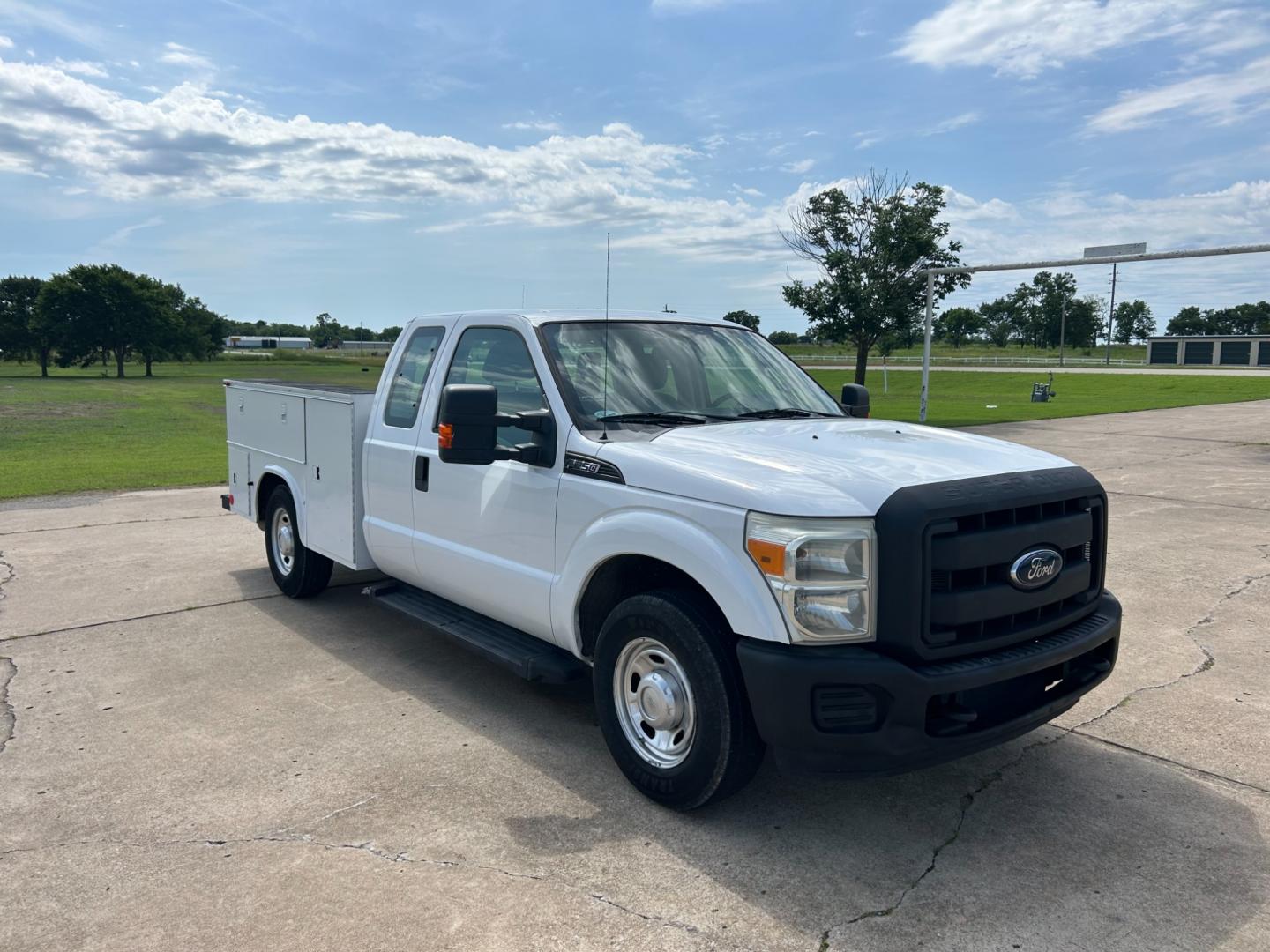 2012 White /Gray Ford F-250 SD SUPER DUTY (1FT7X2A66CE) with an 6.2L V8 OHV 16V engine, AUTOMATIC transmission, located at 17760 Hwy 62, Morris, OK, 74445, (918) 733-4887, 35.609104, -95.877060 - Photo#2