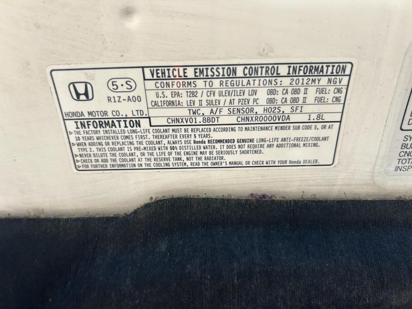 2012 White /GRAY Honda Civic NATURAL GAS (19XFB5F55CE) with an 1.8L engine, AUTOMATIC transmission, located at 17760 Hwy 62, Morris, OK, 74445, (918) 733-4887, 35.609104, -95.877060 - Photo#22