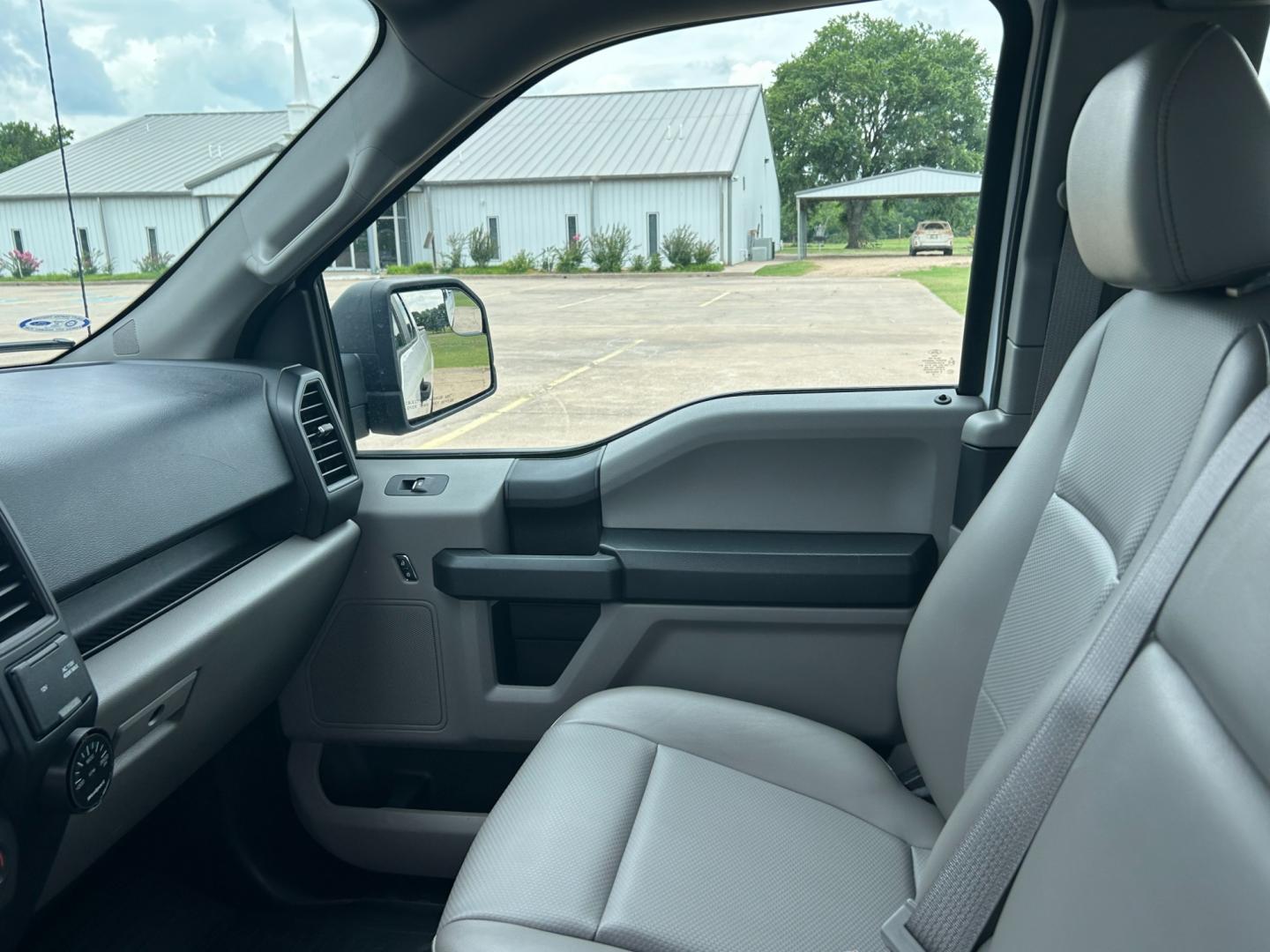 2018 White /Gray Ford F-150 EXTENDED CAB (1FTFX1E53JK) with an 5.0L V8 OHV 16V engine, AUTOMATIC transmission, located at 17760 Hwy 62, Morris, OK, 74445, (918) 733-4887, 35.609104, -95.877060 - 2018 FORD F150 HAS A 5.0L V8 ENGINE AND IS 4WD. FEATURES KEYLESS ENTERY, LEATHER INTERIOR, POWER WINDOWS, POWER LOCKS, POWER MIRRORS, AM/FM RADIO, A/C, TRACTION CONTROL, AUXILIARY PORT, BACKUP CAMERA, TILT STEERING WHEEL, BED COVER, AND BED LINER. EQUIPPED WITH A BI-FUEL CNG FUEL SYSTEM. IT RUNS ON - Photo#9