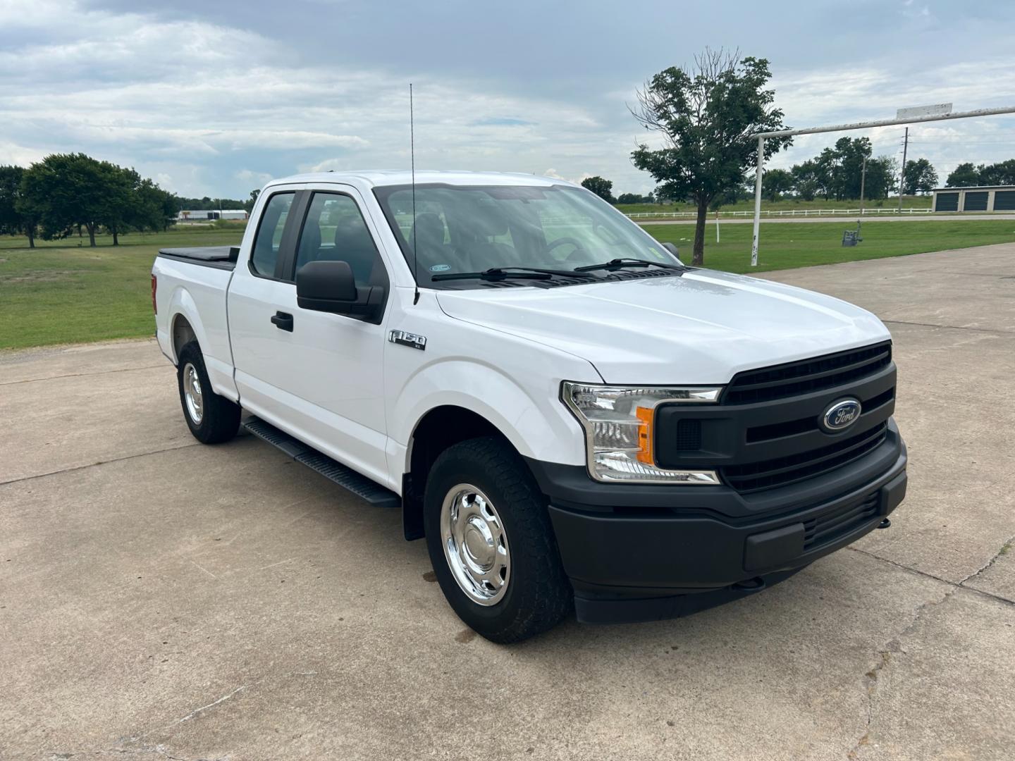 2018 White /Gray Ford F-150 EXTENDED CAB (1FTFX1E53JK) with an 5.0L V8 OHV 16V engine, AUTOMATIC transmission, located at 17760 Hwy 62, Morris, OK, 74445, (918) 733-4887, 35.609104, -95.877060 - 2018 FORD F150 HAS A 5.0L V8 ENGINE AND IS 4WD. FEATURES KEYLESS ENTERY, LEATHER INTERIOR, POWER WINDOWS, POWER LOCKS, POWER MIRRORS, AM/FM RADIO, A/C, TRACTION CONTROL, AUXILIARY PORT, BACKUP CAMERA, TILT STEERING WHEEL, BED COVER, AND BED LINER. EQUIPPED WITH A BI-FUEL CNG FUEL SYSTEM. IT RUNS ON - Photo#2