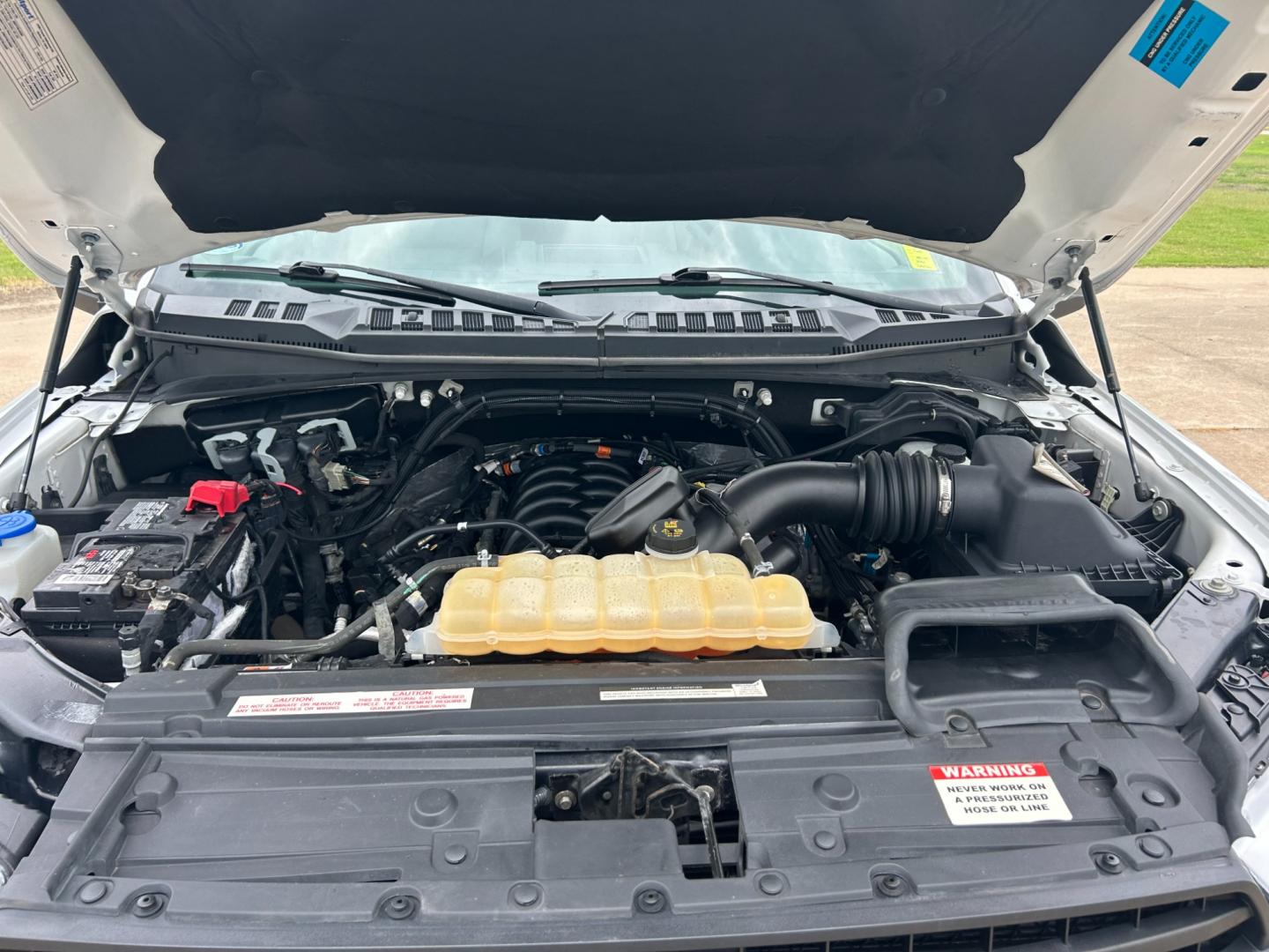 2018 White /Gray Ford F-150 EXTENDED CAB (1FTFX1E53JK) with an 5.0L V8 OHV 16V engine, AUTOMATIC transmission, located at 17760 Hwy 62, Morris, OK, 74445, (918) 733-4887, 35.609104, -95.877060 - 2018 FORD F150 HAS A 5.0L V8 ENGINE AND IS 4WD. FEATURES KEYLESS ENTERY, LEATHER INTERIOR, POWER WINDOWS, POWER LOCKS, POWER MIRRORS, AM/FM RADIO, A/C, TRACTION CONTROL, AUXILIARY PORT, BACKUP CAMERA, TILT STEERING WHEEL, BED COVER, AND BED LINER. EQUIPPED WITH A BI-FUEL CNG FUEL SYSTEM. IT RUNS ON - Photo#22