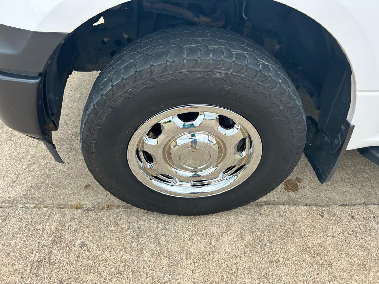 2018 White /Gray Ford F-150 EXTENDED CAB (1FTFX1E53JK) with an 5.0L V8 OHV 16V engine, AUTOMATIC transmission, located at 17760 Hwy 62, Morris, OK, 74445, (918) 733-4887, 35.609104, -95.877060 - 2018 FORD F150 HAS A 5.0L V8 ENGINE AND IS 4WD. FEATURES KEYLESS ENTERY, LEATHER INTERIOR, POWER WINDOWS, POWER LOCKS, POWER MIRRORS, AM/FM RADIO, A/C, TRACTION CONTROL, AUXILIARY PORT, BACKUP CAMERA, TILT STEERING WHEEL, BED COVER, AND BED LINER. EQUIPPED WITH A BI-FUEL CNG FUEL SYSTEM. IT RUNS ON - Photo#28