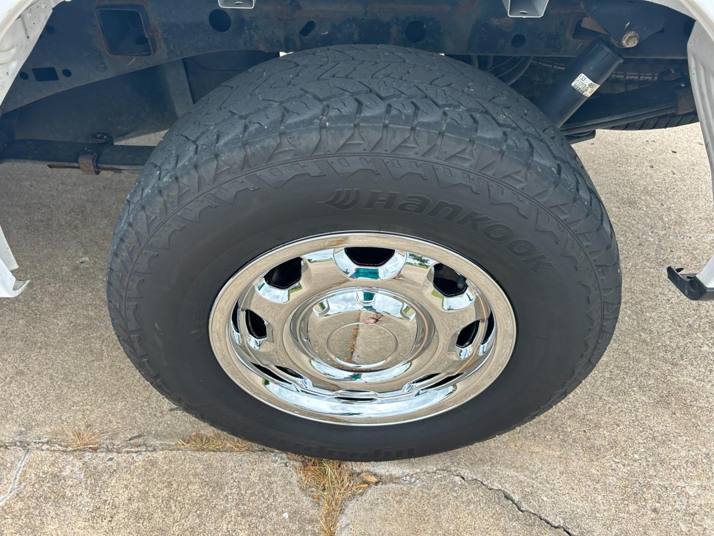 2018 White /Gray Ford F-150 EXTENDED CAB (1FTFX1E53JK) with an 5.0L V8 OHV 16V engine, AUTOMATIC transmission, located at 17760 Hwy 62, Morris, OK, 74445, (918) 733-4887, 35.609104, -95.877060 - 2018 FORD F150 HAS A 5.0L V8 ENGINE AND IS 4WD. FEATURES KEYLESS ENTERY, LEATHER INTERIOR, POWER WINDOWS, POWER LOCKS, POWER MIRRORS, AM/FM RADIO, A/C, TRACTION CONTROL, AUXILIARY PORT, BACKUP CAMERA, TILT STEERING WHEEL, BED COVER, AND BED LINER. EQUIPPED WITH A BI-FUEL CNG FUEL SYSTEM. IT RUNS ON - Photo#31