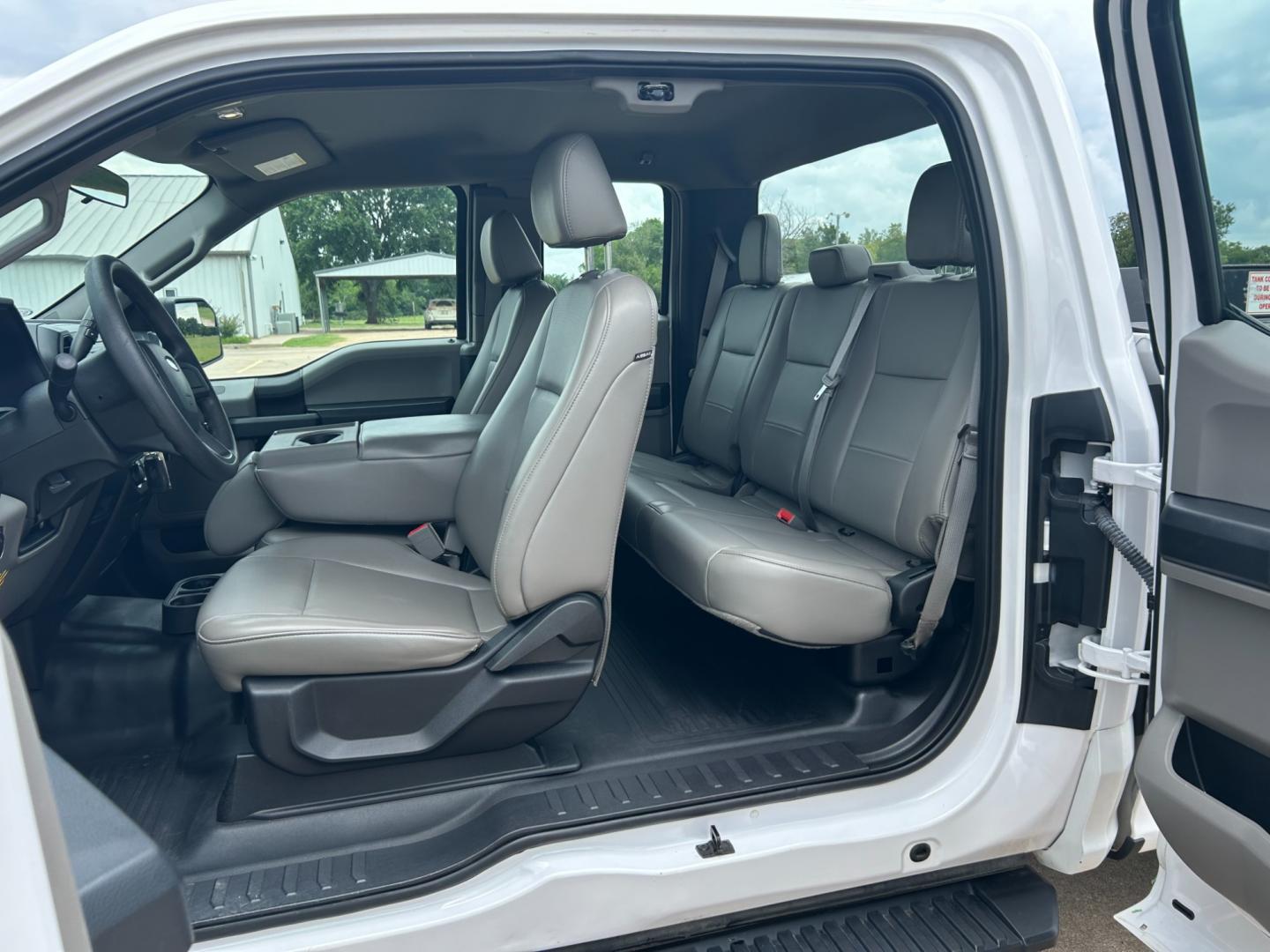 2018 White /Gray Ford F-150 EXTENDED CAB (1FTFX1E53JK) with an 5.0L V8 OHV 16V engine, AUTOMATIC transmission, located at 17760 Hwy 62, Morris, OK, 74445, (918) 733-4887, 35.609104, -95.877060 - 2018 FORD F150 HAS A 5.0L V8 ENGINE AND IS 4WD. FEATURES KEYLESS ENTERY, LEATHER INTERIOR, POWER WINDOWS, POWER LOCKS, POWER MIRRORS, AM/FM RADIO, A/C, TRACTION CONTROL, AUXILIARY PORT, BACKUP CAMERA, TILT STEERING WHEEL, BED COVER, AND BED LINER. EQUIPPED WITH A BI-FUEL CNG FUEL SYSTEM. IT RUNS ON - Photo#17