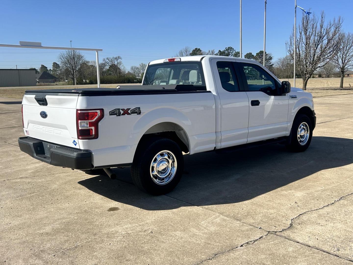 2018 White /Gray Ford F-150 EXTENDED CAB (1FTFX1E52JK) with an 5.0L V8 OHV 16V engine, 10 SPEED AUTOMATIC transmission, located at 17760 Hwy 62, Morris, OK, 74445, (918) 733-4887, 35.609104, -95.877060 - 2018 FORD F150 HAS A 5.0L V8 ENGINE AND IS 4WD. FEATURES KEYLESS ENTERY, LEATHER INTERIOR, POWER WINDOWS, POWER LOCKS, POWER MIRRORS, AM/FM RADIO, A/C, TRACTION CONTROL, AUXILIARY PORT, BACKUP CAMERA, TILT STEERING WHEEL, BED COVER, AND BED LINER. EQUIPPED WITH A BI-FUEL CNG FUEL SYSTEM. IT RUNS ON - Photo#4