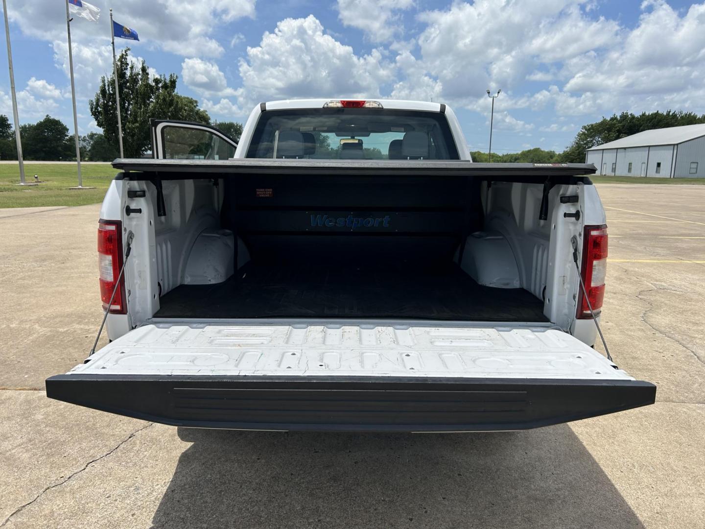 2018 White /Gray Ford F-150 EXTENDED CAB (1FTFX1E52JK) with an 5.0L V8 OHV 16V engine, 10 SPEED AUTOMATIC transmission, located at 17760 Hwy 62, Morris, OK, 74445, (918) 733-4887, 35.609104, -95.877060 - 2018 FORD F150 HAS A 5.0L V8 ENGINE AND IS 4WD. FEATURES KEYLESS ENTERY, LEATHER INTERIOR, POWER WINDOWS, POWER LOCKS, POWER MIRRORS, AM/FM RADIO, A/C, TRACTION CONTROL, AUXILIARY PORT, BACKUP CAMERA, TILT STEERING WHEEL, BED COVER, AND BED LINER. EQUIPPED WITH A BI-FUEL CNG FUEL SYSTEM. IT RUNS ON - Photo#16