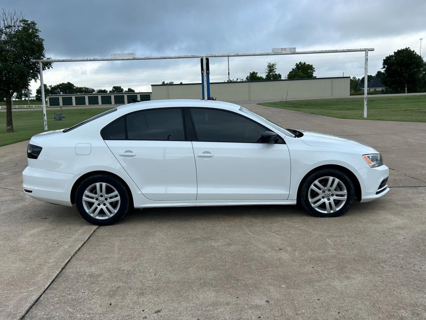 2015 White /BLACK Volkswagen Jetta JETTA TDI (3VWLA7AJ6FM) with an 2.0L L4 DOHC 16V TURBO engine, AUTOMATIC transmission, located at 17760 Hwy 62, Morris, OK, 74445, (918) 733-4887, 35.609104, -95.877060 - 2015 VOLKS WAGON JETTA TDI DIESEL HAS THE 2.0L 4 CYLDER TURBO, FEATURES KEYLESS ENTRY REMOTE, POWER LOCKS, POWER WINDOWS, POWER MIRRORS, MANUAL SEATS, AM/FM STEREO, CD PLAYER, SATELLITE RADIO, HANDS FREE BLUETOOTH CALLING, MULTI STREEING CONTROL, CRUISE CONTROL, CLOTH INTERIOR, AND HEATED SEATS. TI - Photo#3