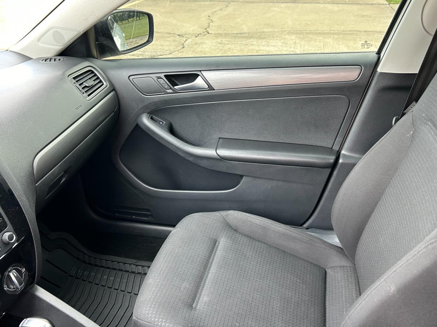 2015 White /BLACK Volkswagen Jetta JETTA TDI (3VWLA7AJ6FM) with an 2.0L L4 DOHC 16V TURBO engine, AUTOMATIC transmission, located at 17760 Hwy 62, Morris, OK, 74445, (918) 733-4887, 35.609104, -95.877060 - 2015 VOLKS WAGON JETTA TDI DIESEL HAS THE 2.0L 4 CYLDER TURBO, FEATURES KEYLESS ENTRY REMOTE, POWER LOCKS, POWER WINDOWS, POWER MIRRORS, MANUAL SEATS, AM/FM STEREO, CD PLAYER, SATELLITE RADIO, HANDS FREE BLUETOOTH CALLING, MULTI STREEING CONTROL, CRUISE CONTROL, CLOTH INTERIOR, AND HEATED SEATS. TI - Photo#9
