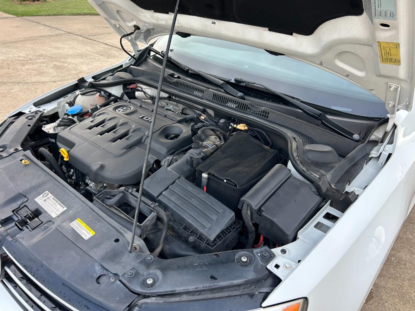 2015 White /BLACK Volkswagen Jetta JETTA TDI (3VWLA7AJ6FM) with an 2.0L L4 DOHC 16V TURBO engine, AUTOMATIC transmission, located at 17760 Hwy 62, Morris, OK, 74445, (918) 733-4887, 35.609104, -95.877060 - 2015 VOLKS WAGON JETTA TDI DIESEL HAS THE 2.0L 4 CYLDER TURBO, FEATURES KEYLESS ENTRY REMOTE, POWER LOCKS, POWER WINDOWS, POWER MIRRORS, MANUAL SEATS, AM/FM STEREO, CD PLAYER, SATELLITE RADIO, HANDS FREE BLUETOOTH CALLING, MULTI STREEING CONTROL, CRUISE CONTROL, CLOTH INTERIOR, AND HEATED SEATS. TI - Photo#17