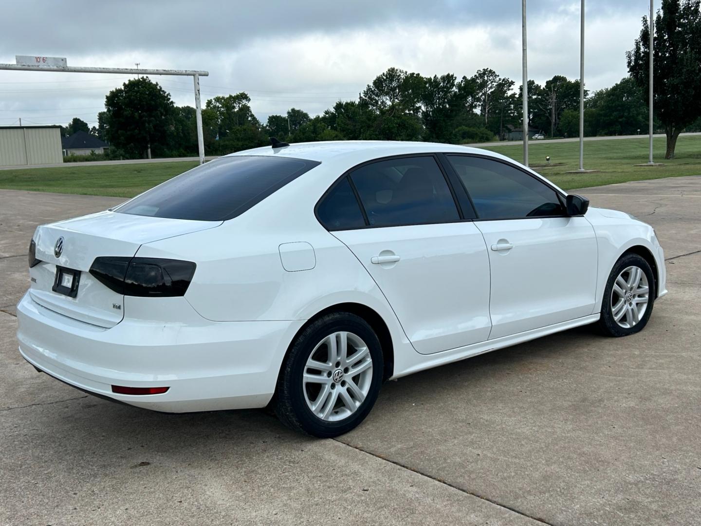 2015 White /BLACK Volkswagen Jetta JETTA TDI (3VWLA7AJ6FM) with an 2.0L L4 DOHC 16V TURBO engine, AUTOMATIC transmission, located at 17760 Hwy 62, Morris, OK, 74445, (918) 733-4887, 35.609104, -95.877060 - 2015 VOLKS WAGON JETTA TDI DIESEL HAS THE 2.0L 4 CYLDER TURBO, FEATURES KEYLESS ENTRY REMOTE, POWER LOCKS, POWER WINDOWS, POWER MIRRORS, MANUAL SEATS, AM/FM STEREO, CD PLAYER, SATELLITE RADIO, HANDS FREE BLUETOOTH CALLING, MULTI STREEING CONTROL, CRUISE CONTROL, CLOTH INTERIOR, AND HEATED SEATS. TI - Photo#4