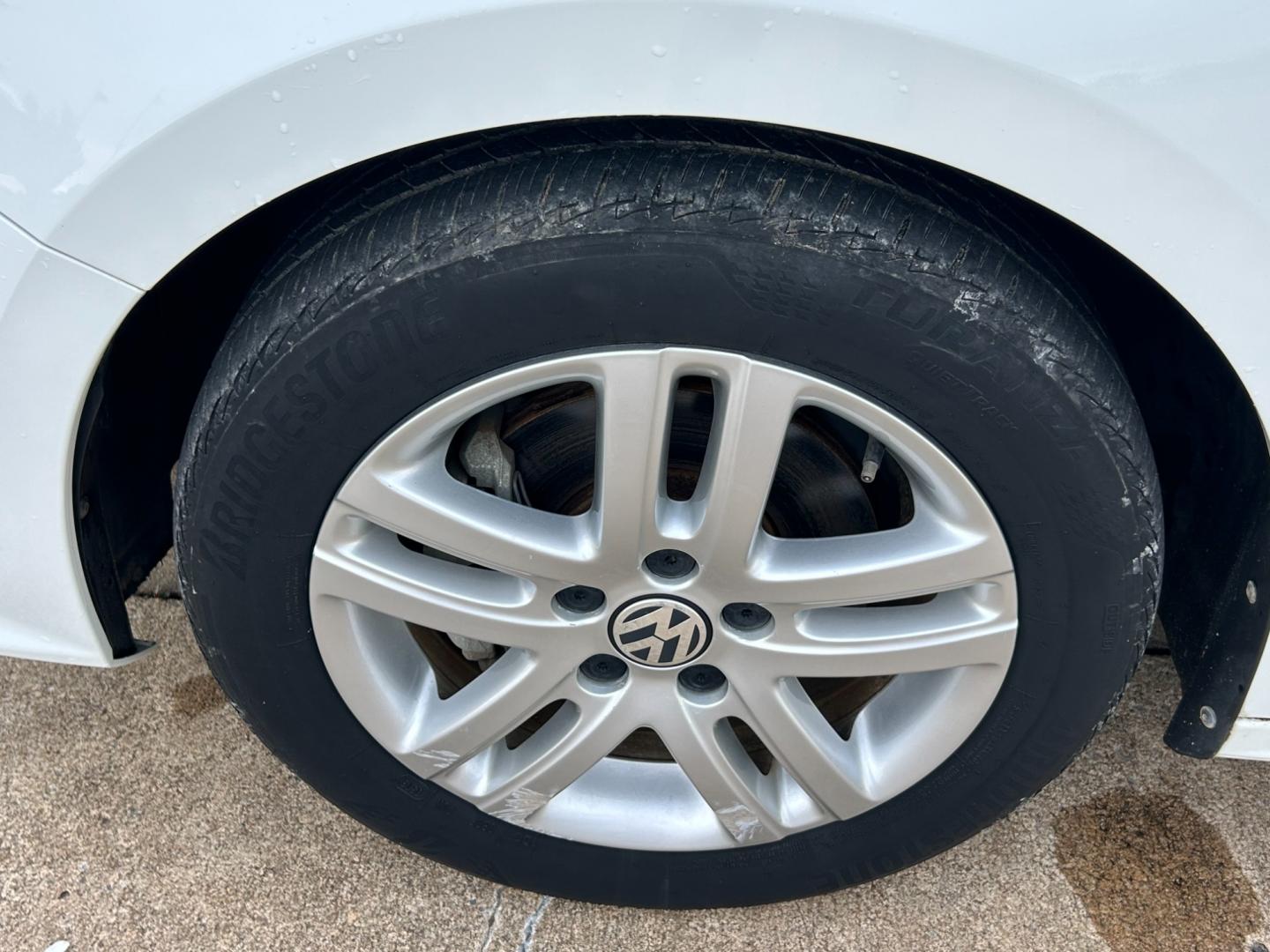2015 White /BLACK Volkswagen Jetta JETTA TDI (3VWLA7AJ6FM) with an 2.0L L4 DOHC 16V TURBO engine, AUTOMATIC transmission, located at 17760 Hwy 62, Morris, OK, 74445, (918) 733-4887, 35.609104, -95.877060 - 2015 VOLKS WAGON JETTA TDI DIESEL HAS THE 2.0L 4 CYLDER TURBO, FEATURES KEYLESS ENTRY REMOTE, POWER LOCKS, POWER WINDOWS, POWER MIRRORS, MANUAL SEATS, AM/FM STEREO, CD PLAYER, SATELLITE RADIO, HANDS FREE BLUETOOTH CALLING, MULTI STREEING CONTROL, CRUISE CONTROL, CLOTH INTERIOR, AND HEATED SEATS. TI - Photo#19