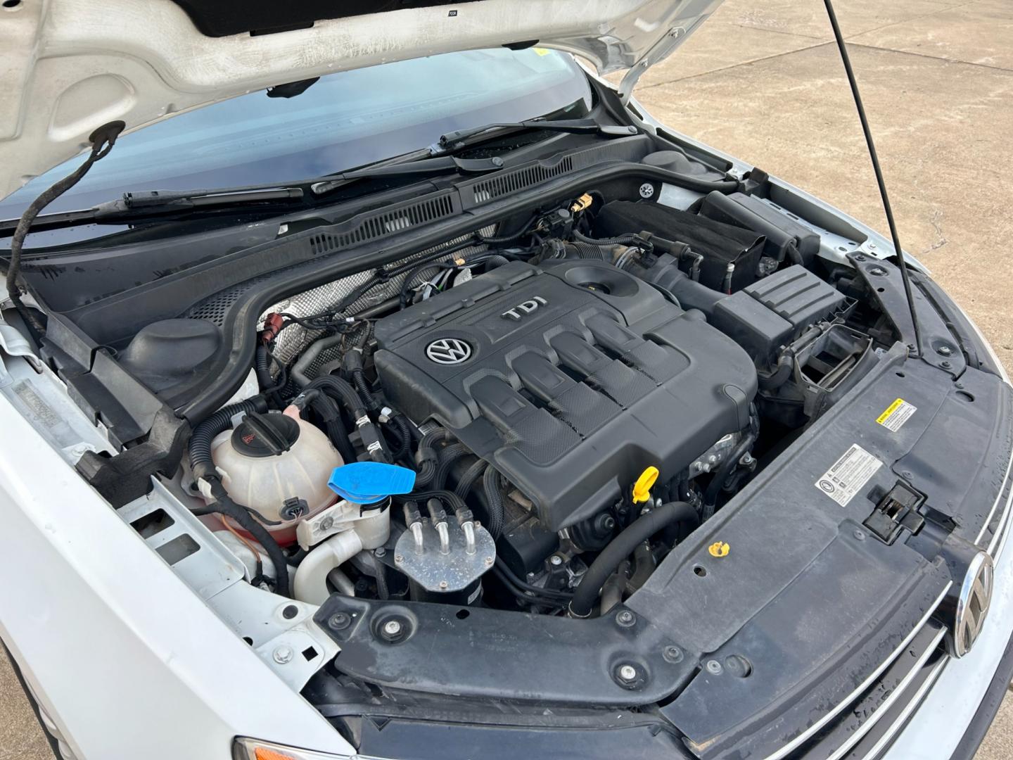 2015 White /BLACK Volkswagen Jetta JETTA TDI (3VWLA7AJ6FM) with an 2.0L L4 DOHC 16V TURBO engine, AUTOMATIC transmission, located at 17760 Hwy 62, Morris, OK, 74445, (918) 733-4887, 35.609104, -95.877060 - 2015 VOLKS WAGON JETTA TDI DIESEL HAS THE 2.0L 4 CYLDER TURBO, FEATURES KEYLESS ENTRY REMOTE, POWER LOCKS, POWER WINDOWS, POWER MIRRORS, MANUAL SEATS, AM/FM STEREO, CD PLAYER, SATELLITE RADIO, HANDS FREE BLUETOOTH CALLING, MULTI STREEING CONTROL, CRUISE CONTROL, CLOTH INTERIOR, AND HEATED SEATS. TI - Photo#18