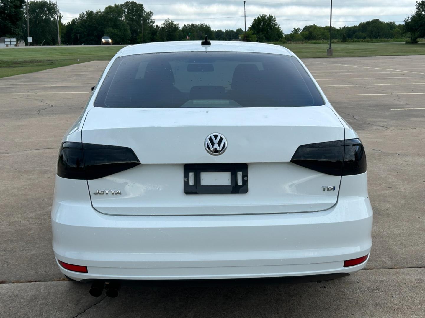 2015 White /BLACK Volkswagen Jetta JETTA TDI (3VWLA7AJ6FM) with an 2.0L L4 DOHC 16V TURBO engine, AUTOMATIC transmission, located at 17760 Hwy 62, Morris, OK, 74445, (918) 733-4887, 35.609104, -95.877060 - 2015 VOLKS WAGON JETTA TDI DIESEL HAS THE 2.0L 4 CYLDER TURBO, FEATURES KEYLESS ENTRY REMOTE, POWER LOCKS, POWER WINDOWS, POWER MIRRORS, MANUAL SEATS, AM/FM STEREO, CD PLAYER, SATELLITE RADIO, HANDS FREE BLUETOOTH CALLING, MULTI STREEING CONTROL, CRUISE CONTROL, CLOTH INTERIOR, AND HEATED SEATS. TI - Photo#5