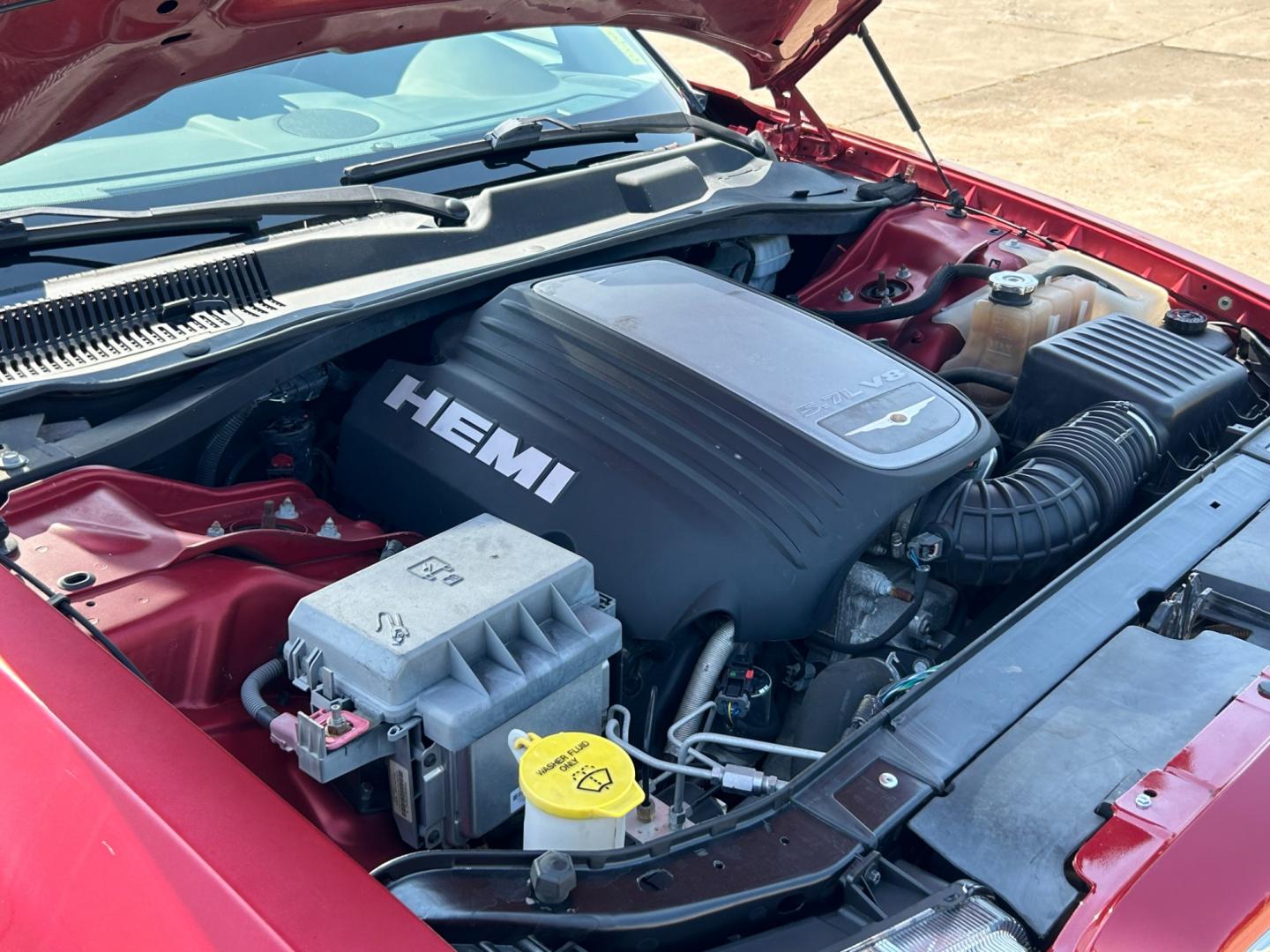 2007 RED /TAN Chrysler 300 300 (2C3KA63H07H) with an 5.7 V8 engine, AUTOMATIC transmission, located at 17760 Hwy 62, Morris, OK, 74445, (918) 733-4887, 35.609104, -95.877060 - Photo#19