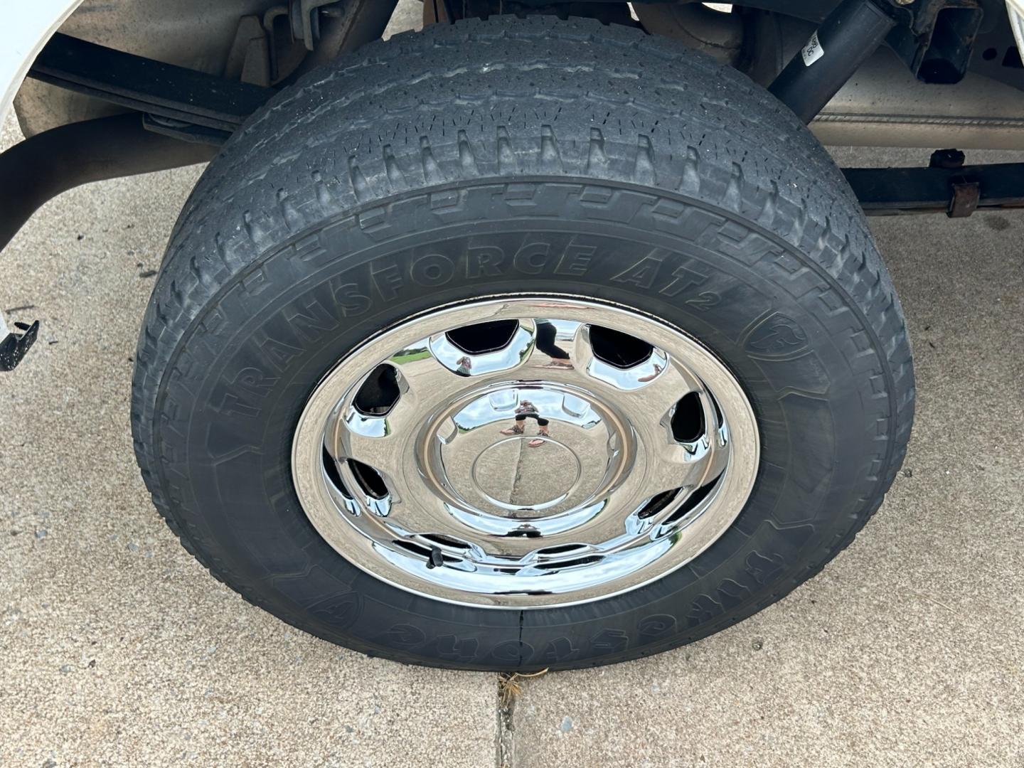 2018 White /Gray Ford F-150 XL SuperCab 6.5-ft. Bed 4WD (1FTFX1E57JK) with an 5.0L V8 OHV 16V engine, AUTOMATIC transmission, located at 17760 Hwy 62, Morris, OK, 74445, (918) 733-4887, 35.609104, -95.877060 - Photo#27