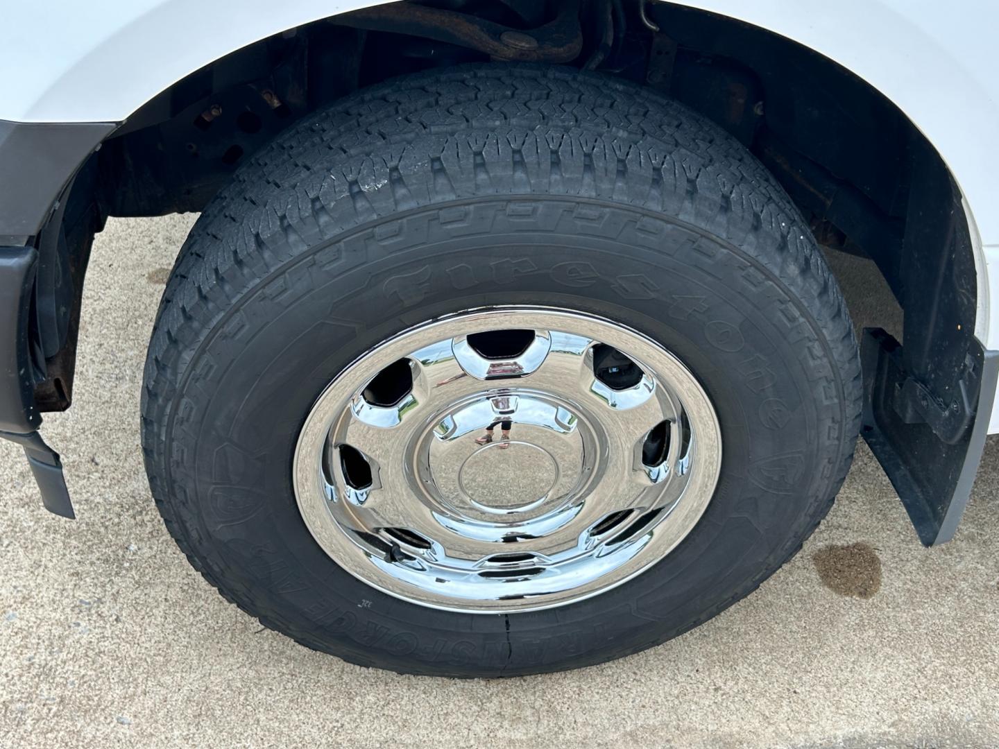 2018 White /Gray Ford F-150 XL SuperCab 6.5-ft. Bed 4WD (1FTFX1E57JK) with an 5.0L V8 OHV 16V engine, AUTOMATIC transmission, located at 17760 Hwy 62, Morris, OK, 74445, (918) 733-4887, 35.609104, -95.877060 - Photo#25