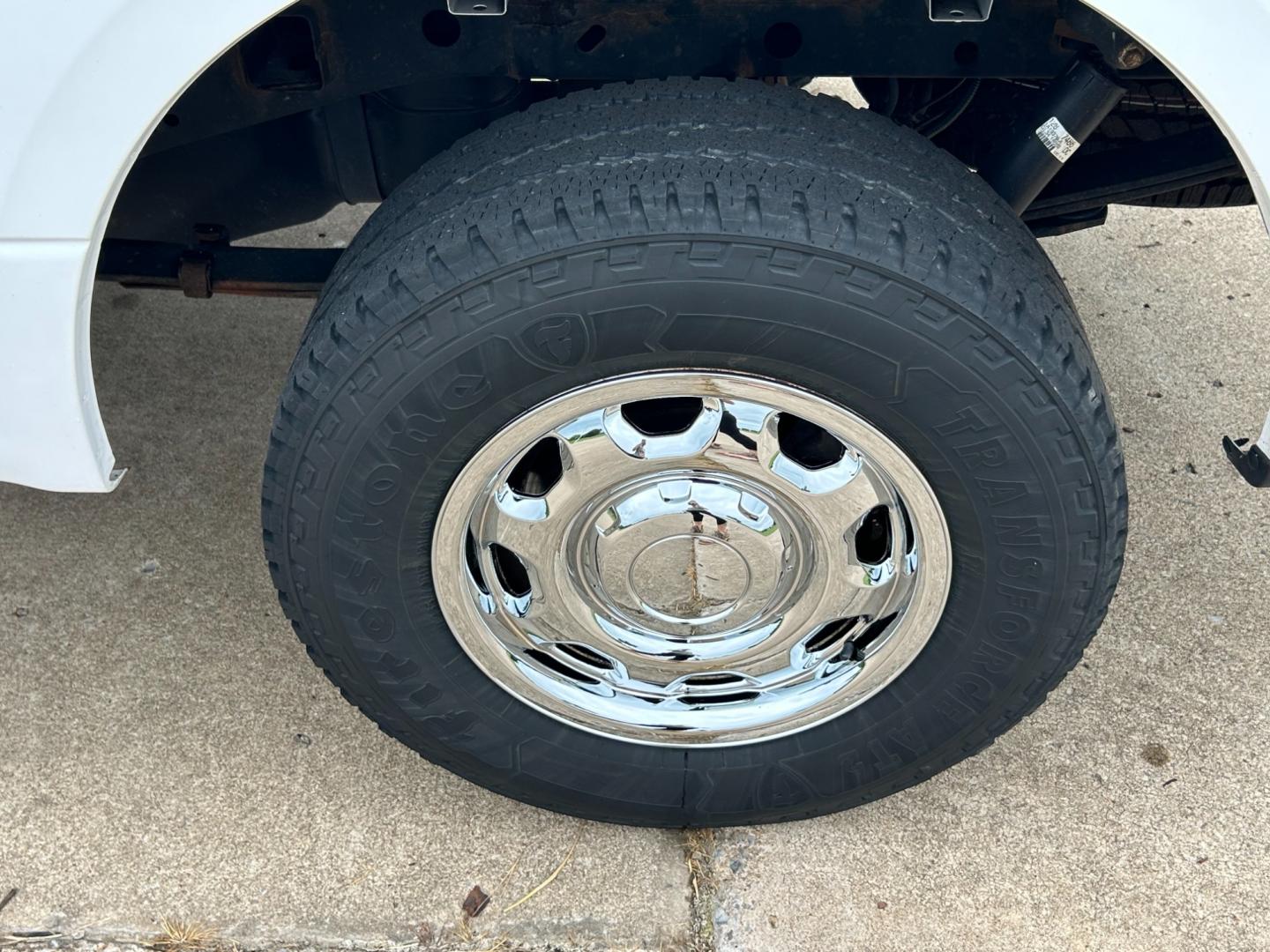 2018 White /Gray Ford F-150 XL SuperCab 6.5-ft. Bed 4WD (1FTFX1E57JK) with an 5.0L V8 OHV 16V engine, AUTOMATIC transmission, located at 17760 Hwy 62, Morris, OK, 74445, (918) 733-4887, 35.609104, -95.877060 - Photo#28