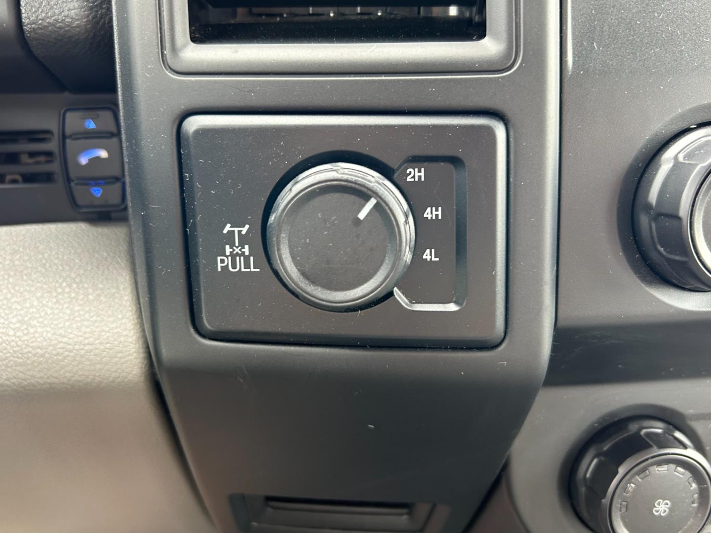 2018 White /Gray Ford F-150 XL SuperCab 6.5-ft. Bed 4WD (1FTFX1E57JK) with an 5.0L V8 OHV 16V engine, AUTOMATIC transmission, located at 17760 Hwy 62, Morris, OK, 74445, (918) 733-4887, 35.609104, -95.877060 - Photo#13