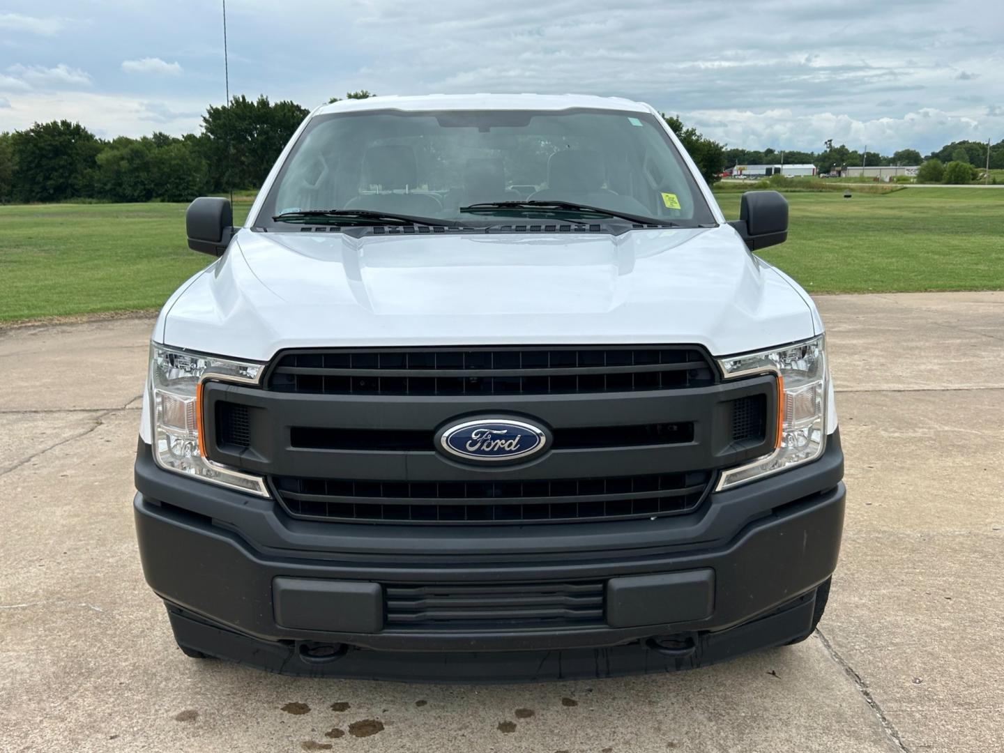 2018 White /Gray Ford F-150 XL SuperCab 6.5-ft. Bed 4WD (1FTFX1E57JK) with an 5.0L V8 OHV 16V engine, AUTOMATIC transmission, located at 17760 Hwy 62, Morris, OK, 74445, (918) 733-4887, 35.609104, -95.877060 - Photo#1