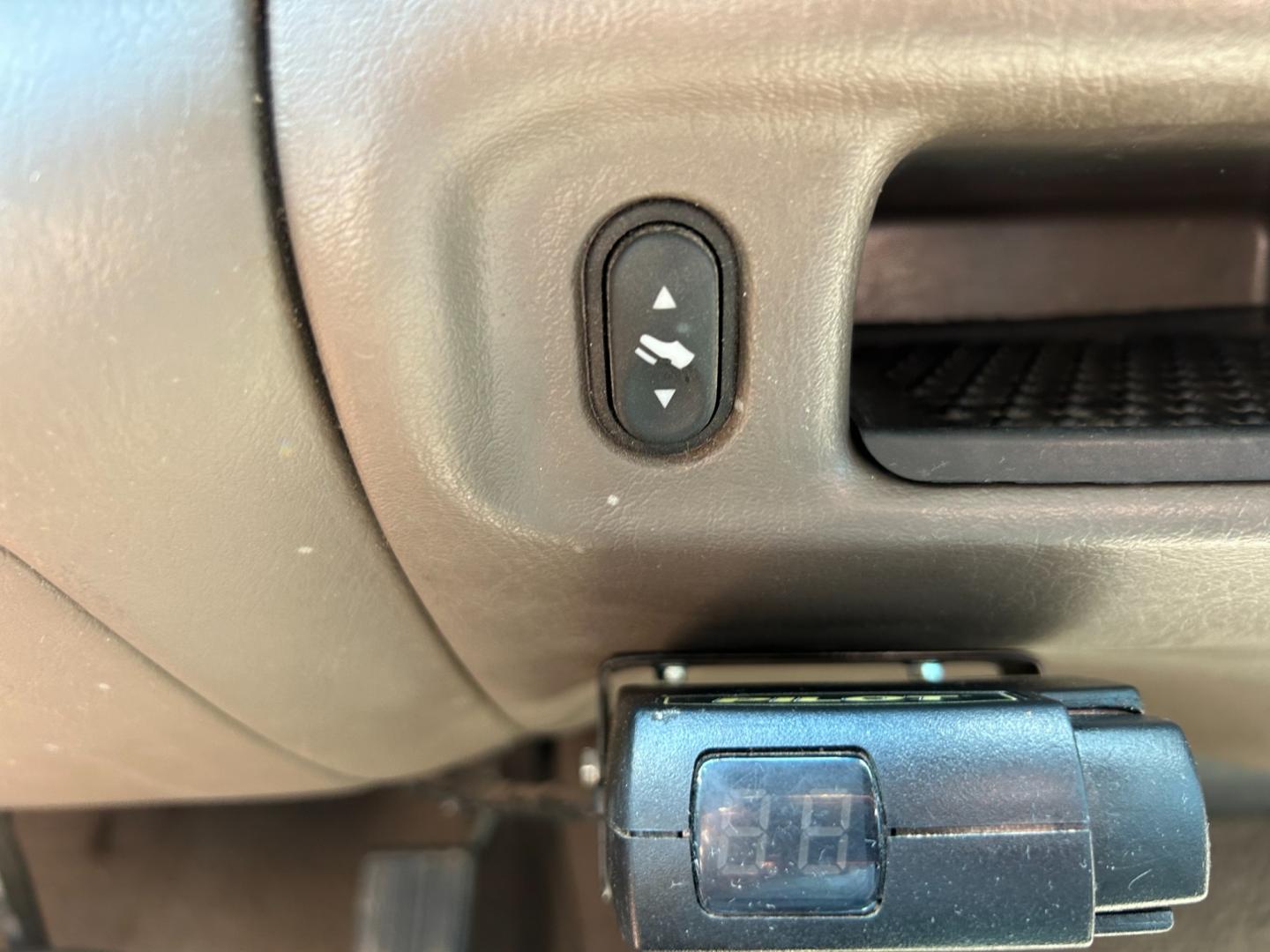 2002 GRAY /TAN Ford Excursion LIMITED (1FMNU43S32E) with an 6.8L V10 engine, AUTOMATIC transmission, located at 17760 Hwy 62, Morris, OK, 74445, (918) 733-4887, 35.609104, -95.877060 - Photo#14