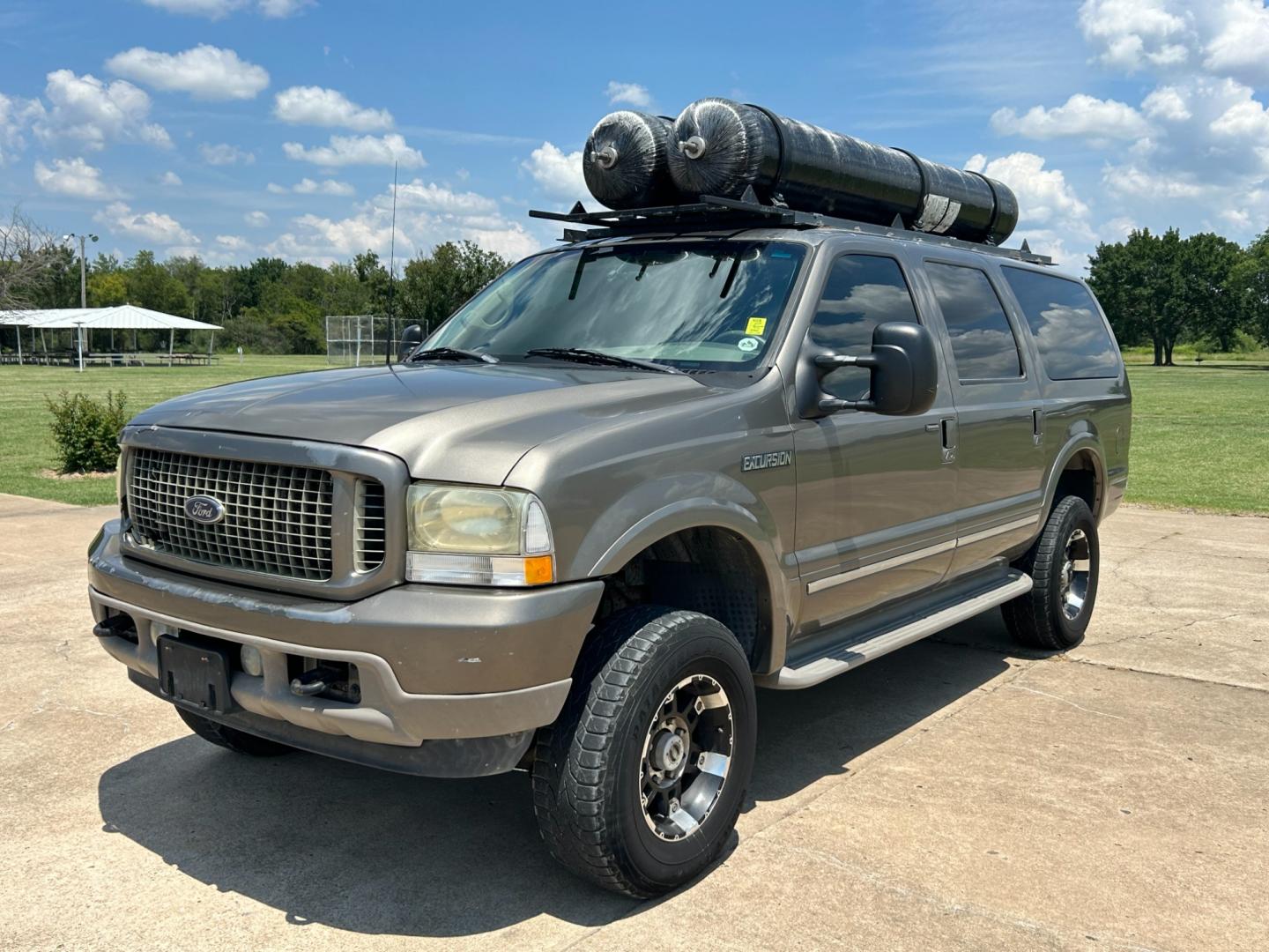 2002 GRAY /TAN Ford Excursion LIMITED (1FMNU43S32E) with an 6.8L V10 engine, AUTOMATIC transmission, located at 17760 Hwy 62, Morris, OK, 74445, (918) 733-4887, 35.609104, -95.877060 - Photo#0
