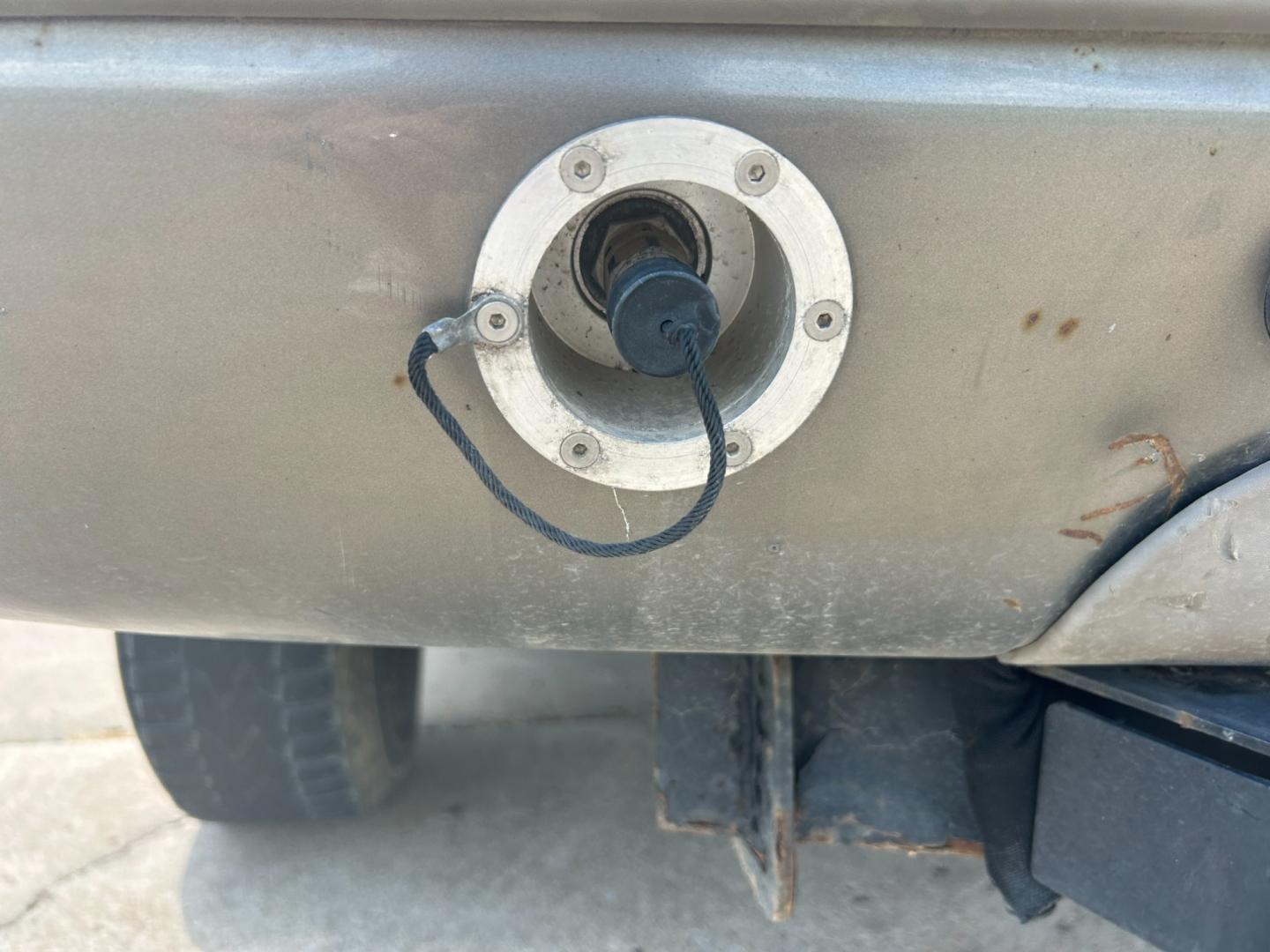 2002 GRAY /TAN Ford Excursion LIMITED (1FMNU43S32E) with an 6.8L V10 engine, AUTOMATIC transmission, located at 17760 Hwy 62, Morris, OK, 74445, (918) 733-4887, 35.609104, -95.877060 - Photo#20