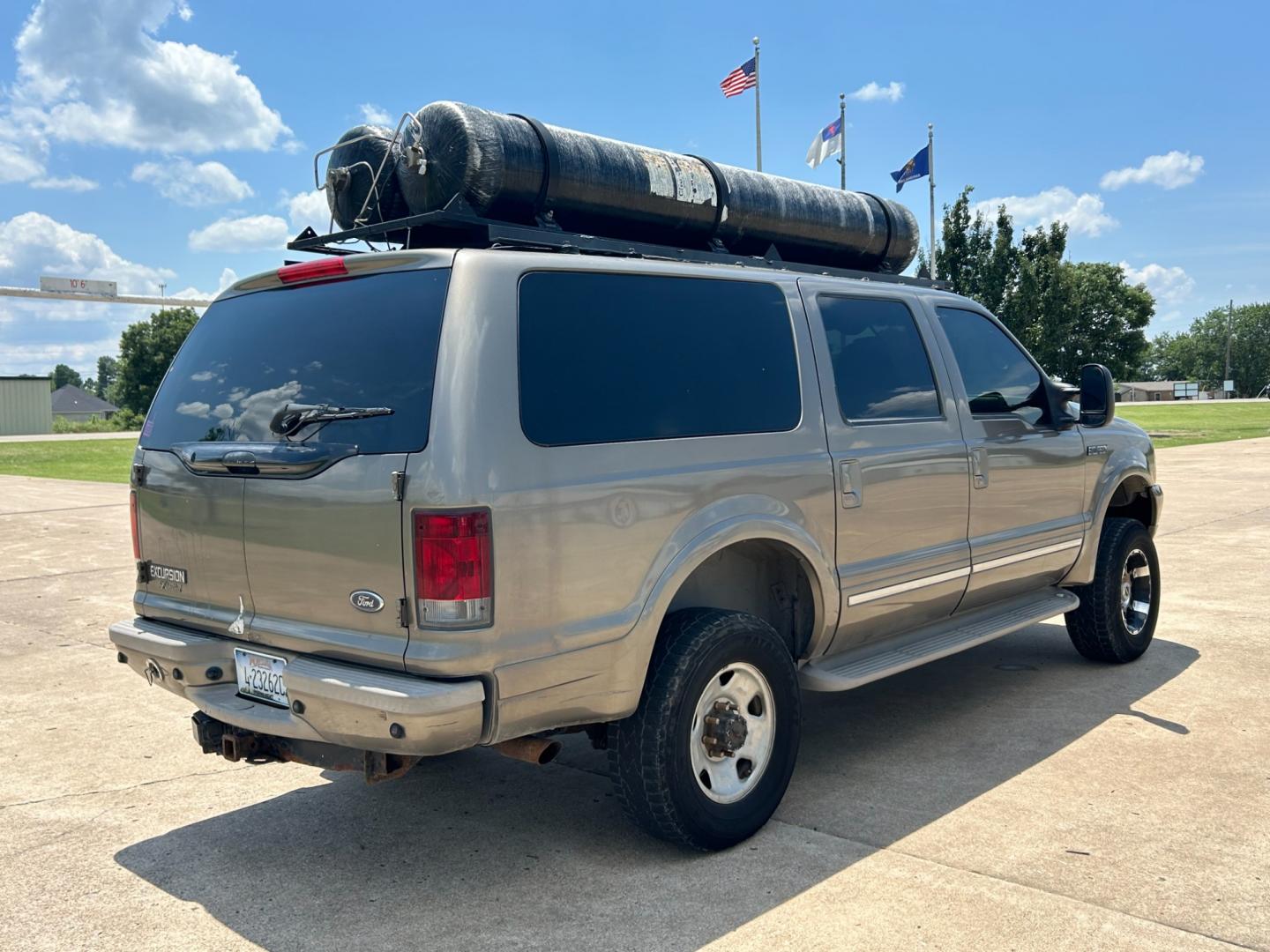 2002 GRAY /TAN Ford Excursion LIMITED (1FMNU43S32E) with an 6.8L V10 engine, AUTOMATIC transmission, located at 17760 Hwy 62, Morris, OK, 74445, (918) 733-4887, 35.609104, -95.877060 - Photo#4