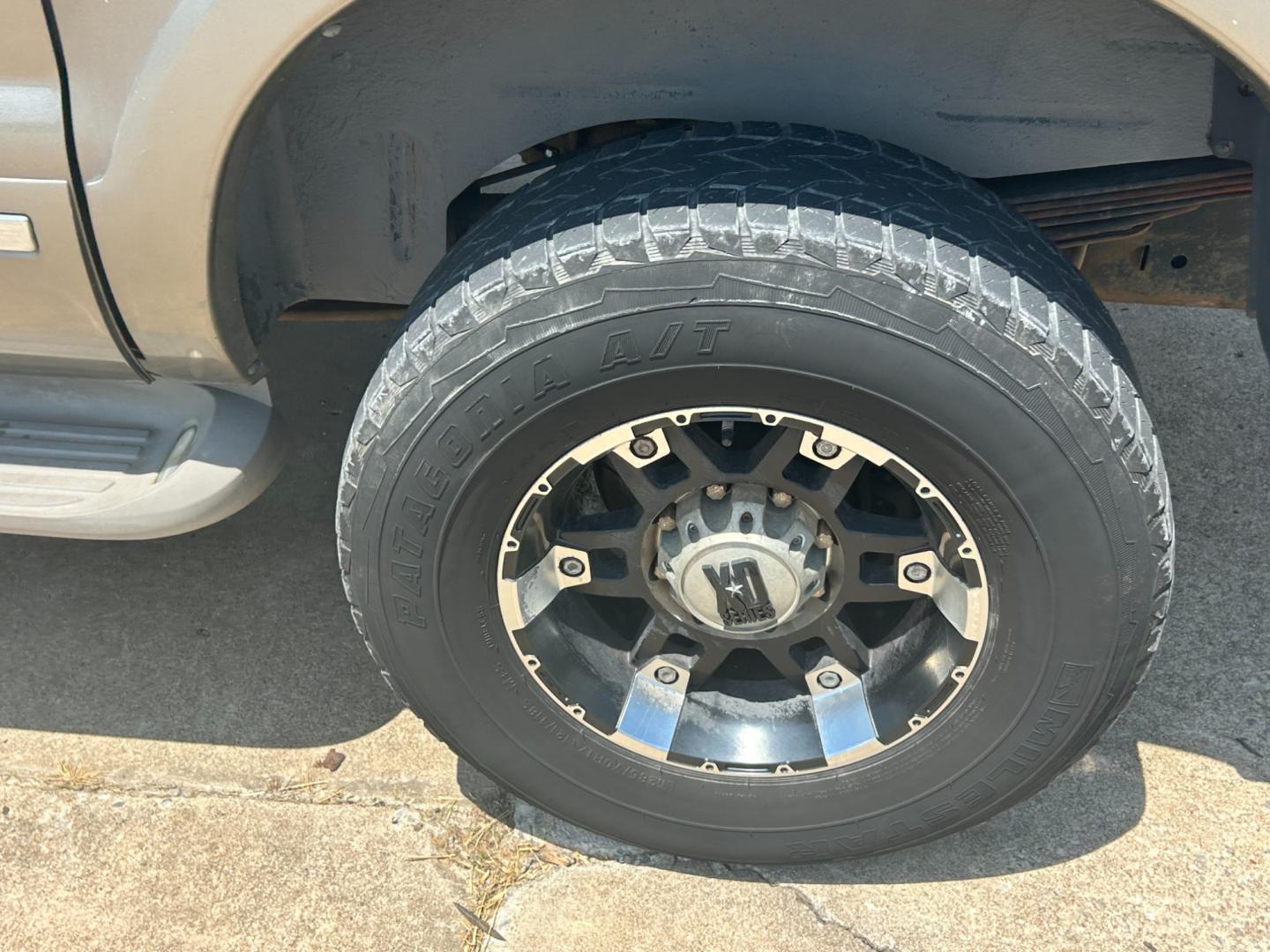 2002 GRAY /TAN Ford Excursion LIMITED (1FMNU43S32E) with an 6.8L V10 engine, AUTOMATIC transmission, located at 17760 Hwy 62, Morris, OK, 74445, (918) 733-4887, 35.609104, -95.877060 - Photo#27