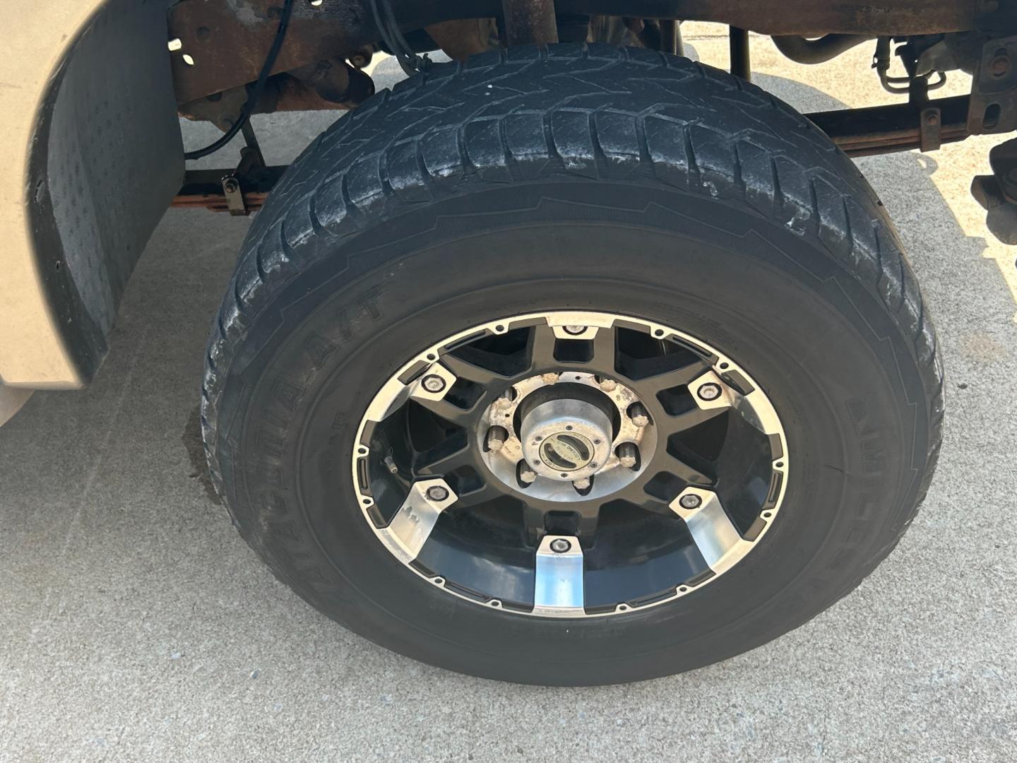 2002 GRAY /TAN Ford Excursion LIMITED (1FMNU43S32E) with an 6.8L V10 engine, AUTOMATIC transmission, located at 17760 Hwy 62, Morris, OK, 74445, (918) 733-4887, 35.609104, -95.877060 - Photo#25