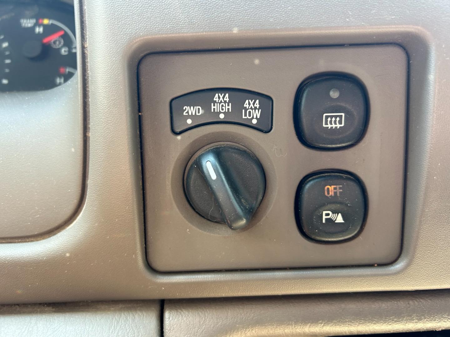 2002 GRAY /TAN Ford Excursion LIMITED (1FMNU43S32E) with an 6.8L V10 engine, AUTOMATIC transmission, located at 17760 Hwy 62, Morris, OK, 74445, (918) 733-4887, 35.609104, -95.877060 - Photo#13