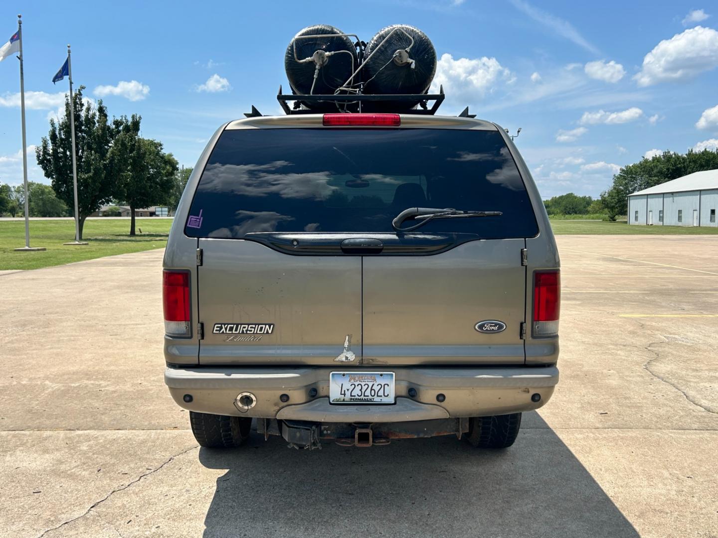 2002 GRAY /TAN Ford Excursion LIMITED (1FMNU43S32E) with an 6.8L V10 engine, AUTOMATIC transmission, located at 17760 Hwy 62, Morris, OK, 74445, (918) 733-4887, 35.609104, -95.877060 - Photo#5