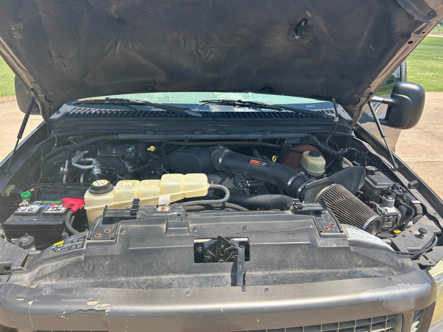 2002 GRAY /TAN Ford Excursion LIMITED (1FMNU43S32E) with an 6.8L V10 engine, AUTOMATIC transmission, located at 17760 Hwy 62, Morris, OK, 74445, (918) 733-4887, 35.609104, -95.877060 - Photo#21