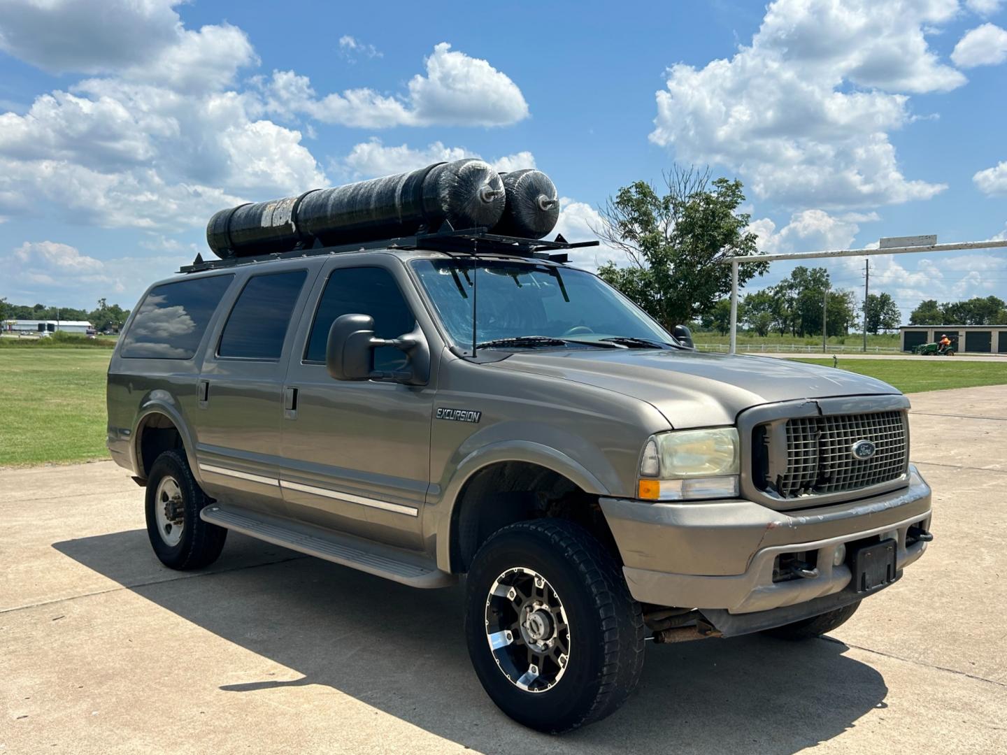 2002 GRAY /TAN Ford Excursion LIMITED (1FMNU43S32E) with an 6.8L V10 engine, AUTOMATIC transmission, located at 17760 Hwy 62, Morris, OK, 74445, (918) 733-4887, 35.609104, -95.877060 - Photo#2