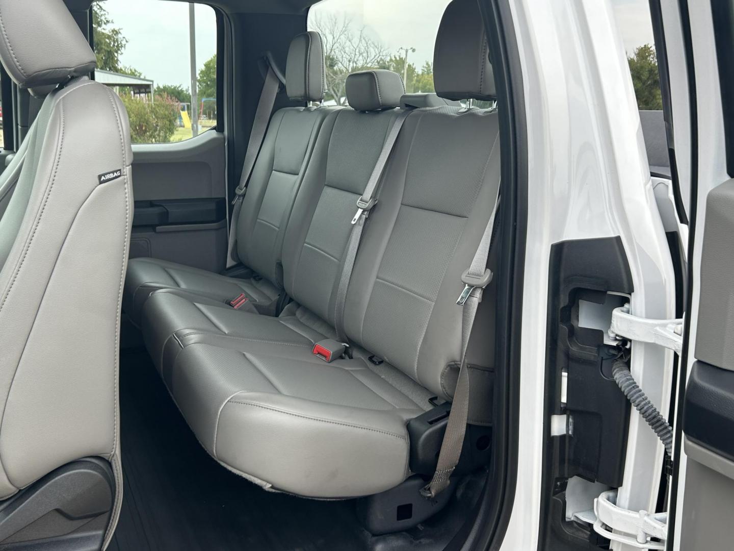 2018 White /Gray Ford F-150 SuperCab 6.5-ft. 4WD (1FTFX1E55JK) with an 5.0L V8 OHV 16V engine, 6A transmission, located at 17760 Hwy 62, Morris, OK, 74445, (918) 733-4887, 35.609104, -95.877060 - Photo#13
