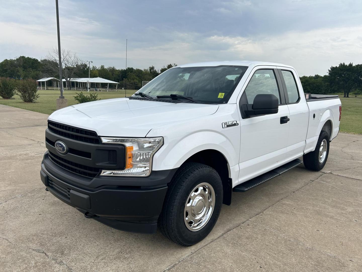 2018 White /Gray Ford F-150 SuperCab 6.5-ft. 4WD (1FTFX1E55JK) with an 5.0L V8 OHV 16V engine, 6A transmission, located at 17760 Hwy 62, Morris, OK, 74445, (918) 733-4887, 35.609104, -95.877060 - Photo#0