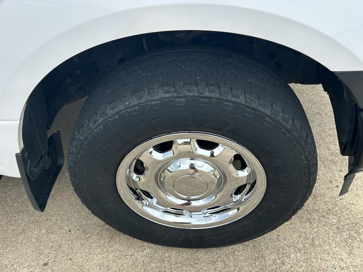 2018 White /Gray Ford F-150 SuperCab 6.5-ft. 4WD (1FTFX1E55JK) with an 5.0L V8 OHV 16V engine, 6A transmission, located at 17760 Hwy 62, Morris, OK, 74445, (918) 733-4887, 35.609104, -95.877060 - Photo#22