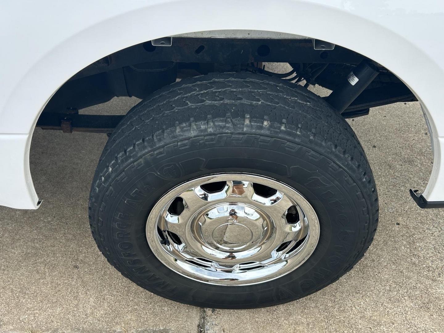 2018 White /Gray Ford F-150 SuperCab 6.5-ft. 4WD (1FTFX1E55JK) with an 5.0L V8 OHV 16V engine, 6A transmission, located at 17760 Hwy 62, Morris, OK, 74445, (918) 733-4887, 35.609104, -95.877060 - Photo#25
