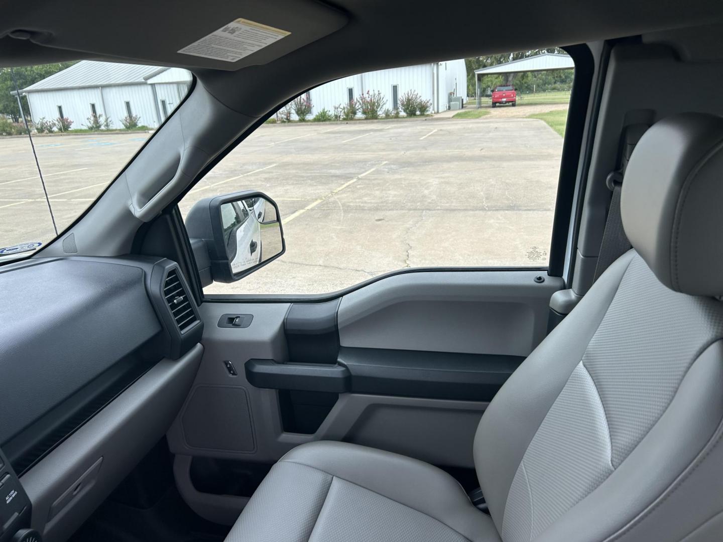 2018 White /Gray Ford F-150 SuperCab 6.5-ft. 4WD (1FTFX1E55JK) with an 5.0L V8 OHV 16V engine, 6A transmission, located at 17760 Hwy 62, Morris, OK, 74445, (918) 733-4887, 35.609104, -95.877060 - Photo#9