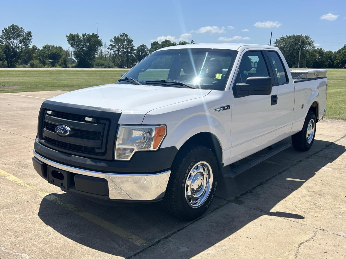 2014 /Gray Ford F-150 XLT SuperCab 8-ft. Bed 2WD (1FTEX1CM1EK) with an 3.7L V6 DOHC 24V engine, 6-Speed Automatic transmission, located at 17760 Hwy 62, Morris, OK, 74445, (918) 733-4887, 35.609104, -95.877060 - 2014 FORD F-150 XL SUPERCAB 8-ft. BED 2WD 3.7L V6 FEATURES KEYLESS REMOTE ENTRY, POWER LOCKS, POWER WINDOWS, AM/FM STEREO, AUXILLARY PORT, HANDS-FREE BLUETOOTH CALLING, CRUISE CONTROL, TRACTION CONTROL, MULTI-FUNCTIONING STEERING WHEEL CONTROLS, BACKUP CAMERA. EQUIPPED WITH A BI-FUEL CNG FUEL SYSTEM - Photo#0