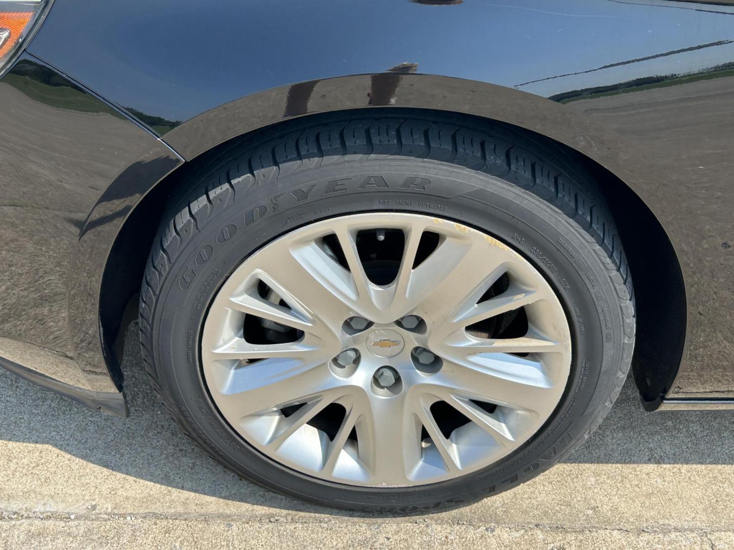 2016 /Gray Chevrolet Impala CNG 2FL (2G11Y5SNXG9) with an 3.6L V6 DOHC 24V CNG engine, 6A transmission, located at 17760 Hwy 62, Morris, OK, 74445, (918) 733-4887, 35.609104, -95.877060 - 2016 CHEVY IMPALA HAS THE 3.6 V6 ENGINE AND IS FWD. THE IMPALA IS A BI-FUEL CAR THAT RUNS ON BOTH CNG (COMPRESSED NATUAL GAS) OR GASOLINE. THIS CAR FEATURES KEYLESS REMOTE START, KEYLESS REMOTE ENTRY, POWER LOCKS, POWER WINDOWS, POWER SEATS, POWER MIRRORS, AM/FM STEREO, CLOTH SEATS, TRACTION CONTROL - Photo#17