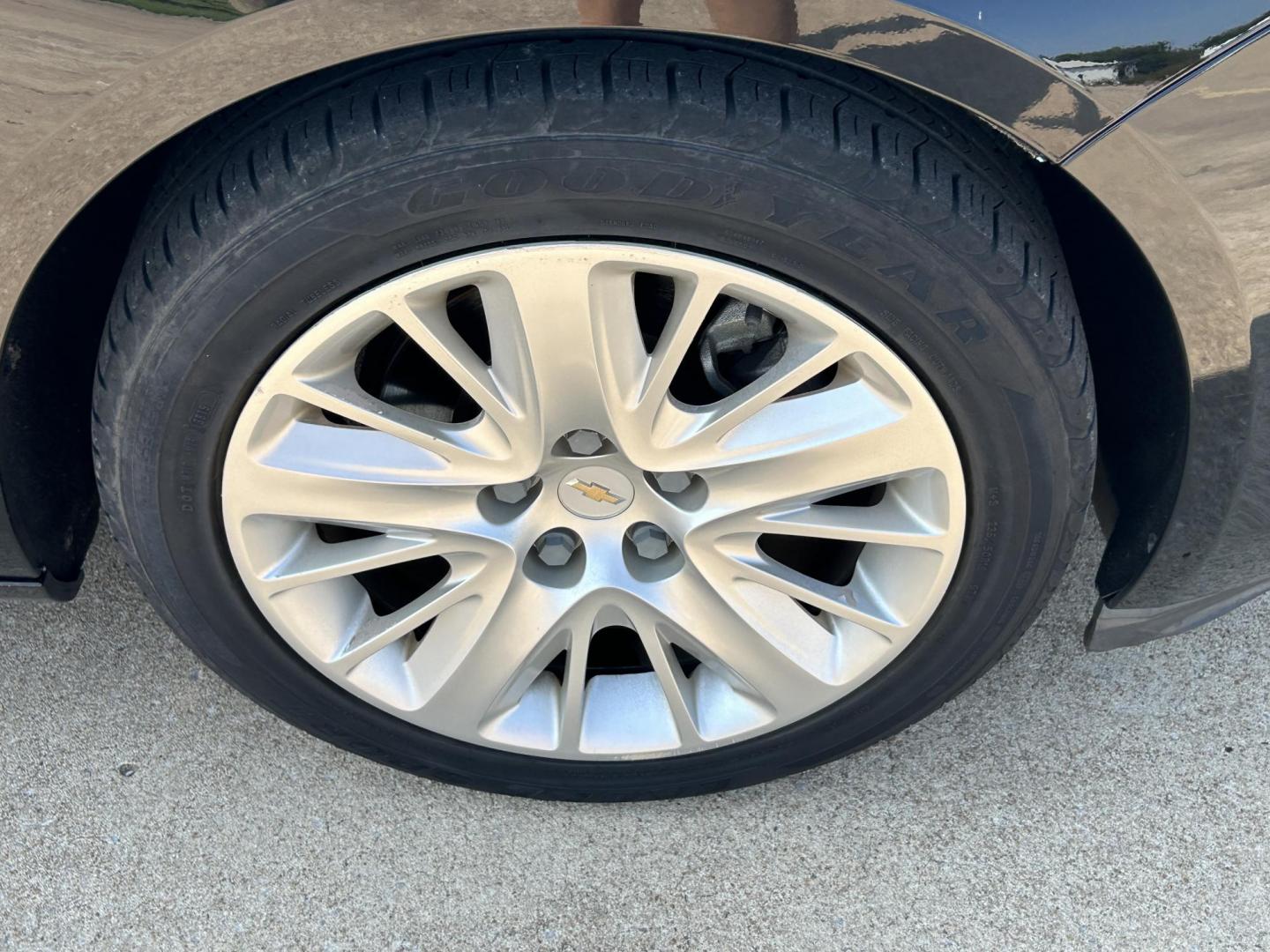 2016 /Gray Chevrolet Impala CNG 2FL (2G11Y5SNXG9) with an 3.6L V6 DOHC 24V CNG engine, 6A transmission, located at 17760 Hwy 62, Morris, OK, 74445, (918) 733-4887, 35.609104, -95.877060 - 2016 CHEVY IMPALA HAS THE 3.6 V6 ENGINE AND IS FWD. THE IMPALA IS A BI-FUEL CAR THAT RUNS ON BOTH CNG (COMPRESSED NATUAL GAS) OR GASOLINE. THIS CAR FEATURES KEYLESS REMOTE START, KEYLESS REMOTE ENTRY, POWER LOCKS, POWER WINDOWS, POWER SEATS, POWER MIRRORS, AM/FM STEREO, CLOTH SEATS, TRACTION CONTROL - Photo#19