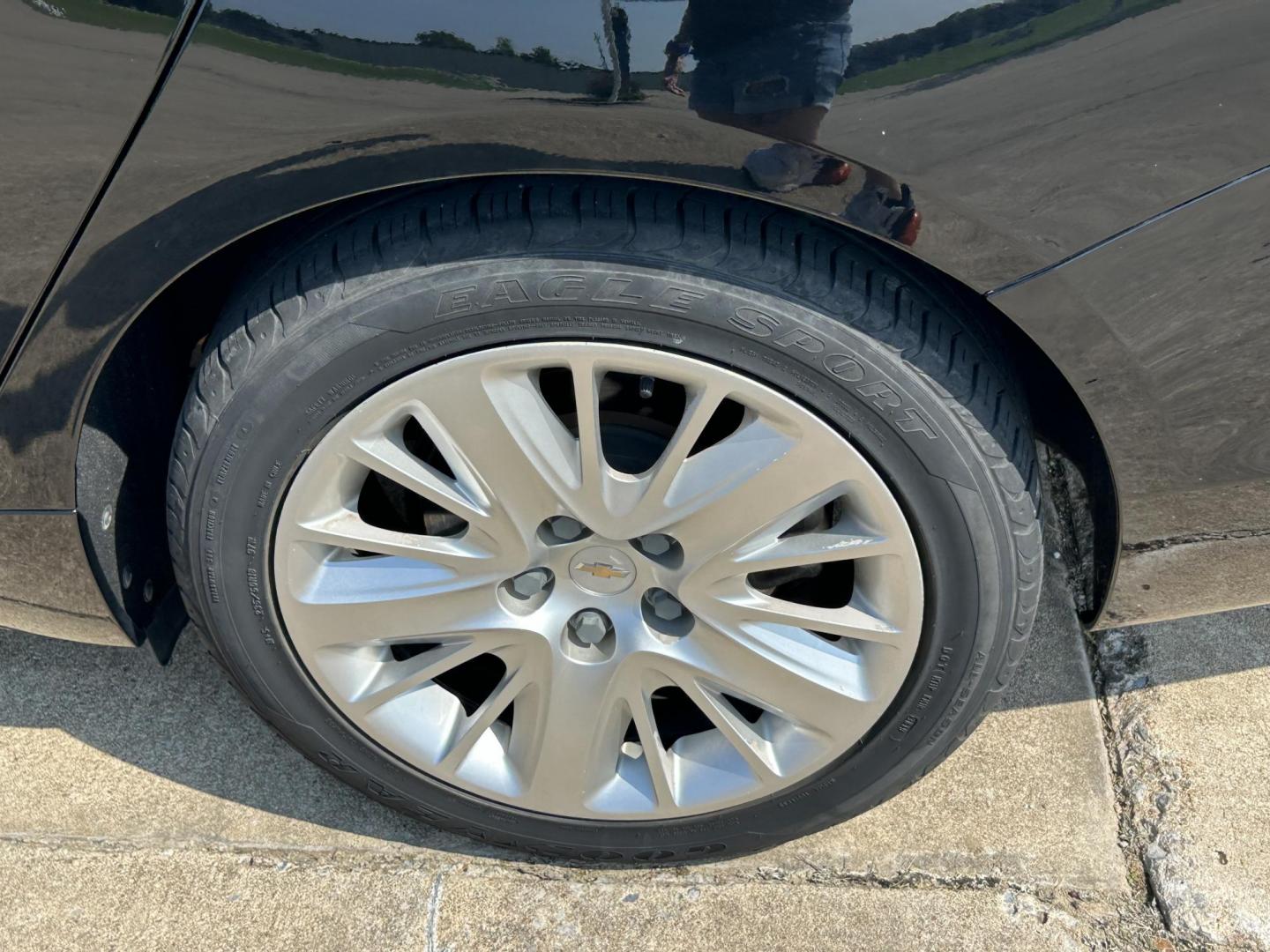 2016 /Gray Chevrolet Impala CNG 2FL (2G11Y5SNXG9) with an 3.6L V6 DOHC 24V CNG engine, 6A transmission, located at 17760 Hwy 62, Morris, OK, 74445, (918) 733-4887, 35.609104, -95.877060 - 2016 CHEVY IMPALA HAS THE 3.6 V6 ENGINE AND IS FWD. THE IMPALA IS A BI-FUEL CAR THAT RUNS ON BOTH CNG (COMPRESSED NATUAL GAS) OR GASOLINE. THIS CAR FEATURES KEYLESS REMOTE START, KEYLESS REMOTE ENTRY, POWER LOCKS, POWER WINDOWS, POWER SEATS, POWER MIRRORS, AM/FM STEREO, CLOTH SEATS, TRACTION CONTROL - Photo#21