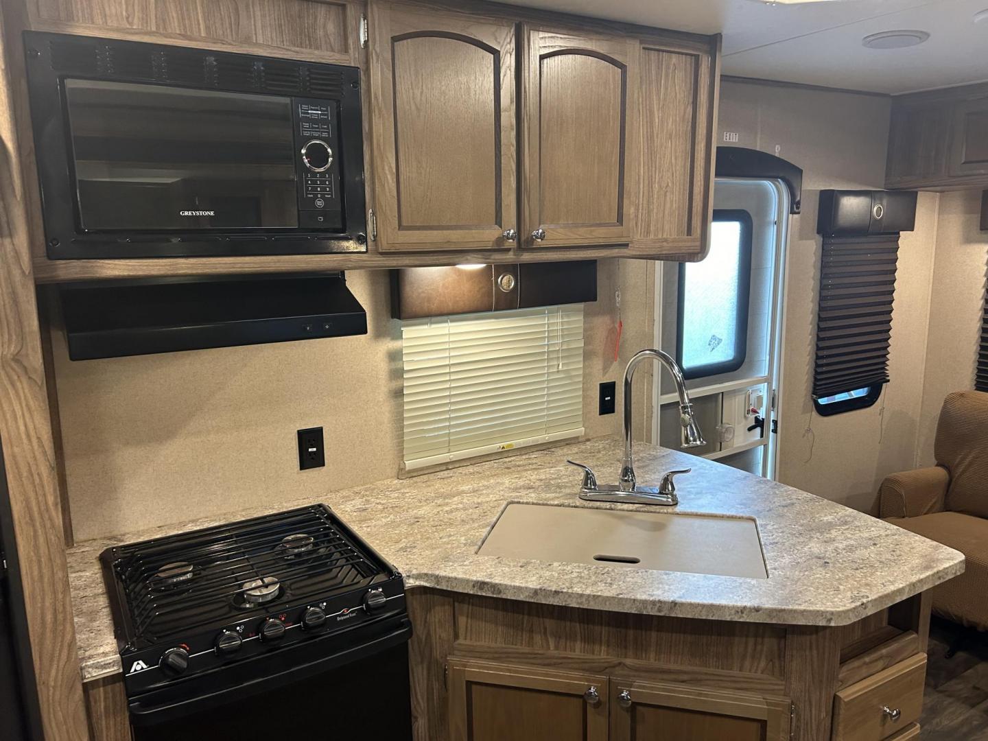 2018 /TAN Forest River Shasta Revere 27RL (5ZT2SHSB3JE) , located at 17760 Hwy 62, Morris, OK, 74445, 35.609104, -95.877060 - Photo#11