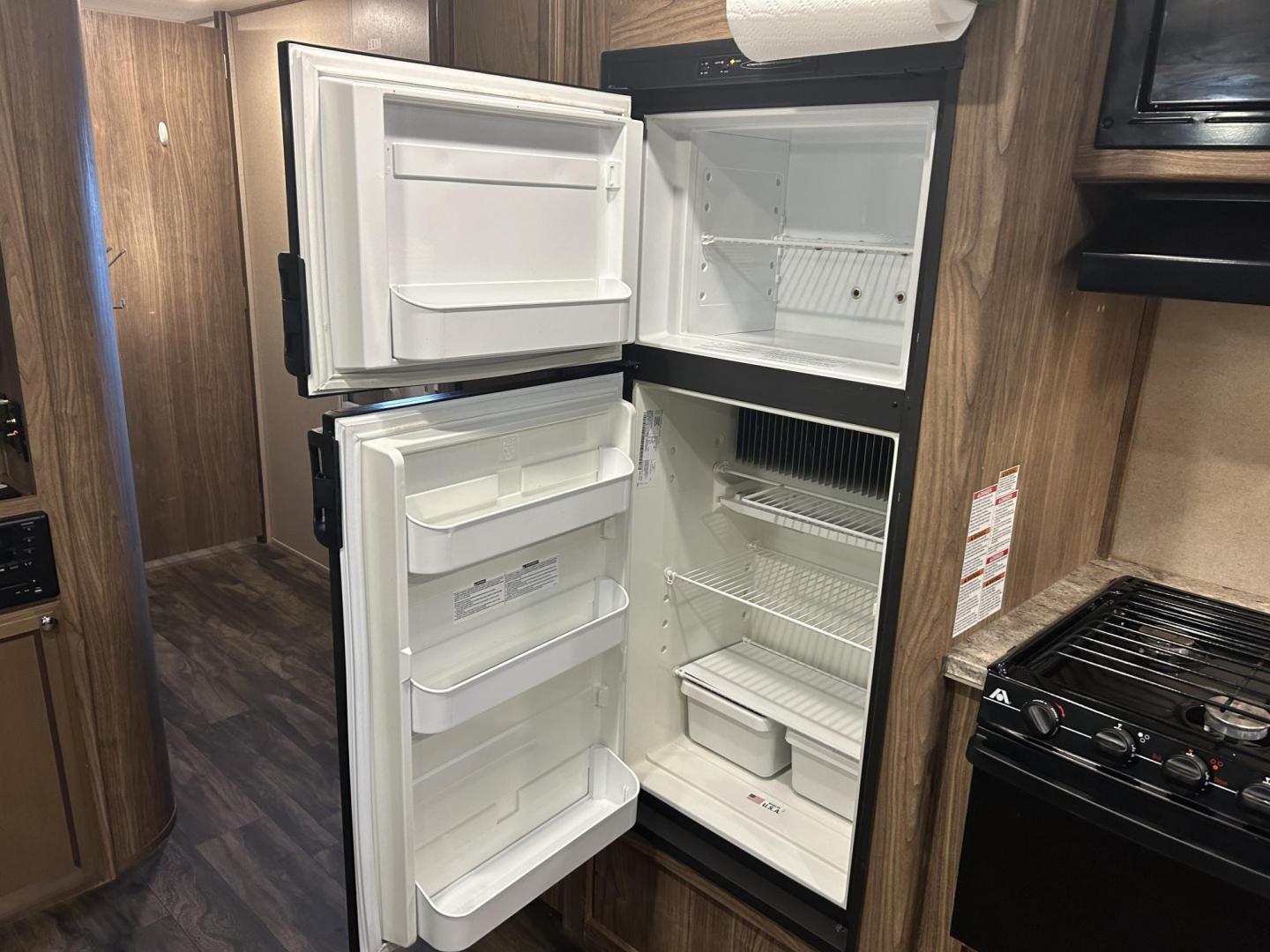 2018 /TAN Forest River Shasta Revere 27RL (5ZT2SHSB3JE) , located at 17760 Hwy 62, Morris, OK, 74445, 35.609104, -95.877060 - Photo#17