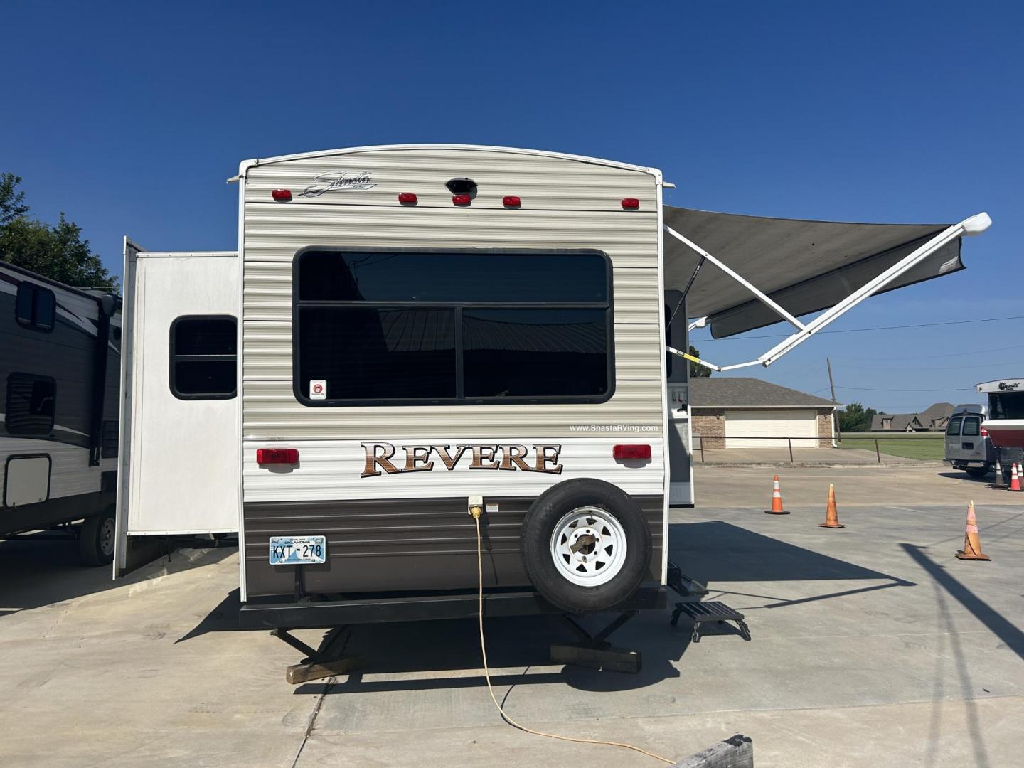 2018 /TAN Forest River Shasta Revere 27RL (5ZT2SHSB3JE) , located at 17760 Hwy 62, Morris, OK, 74445, 35.609104, -95.877060 - Photo#2